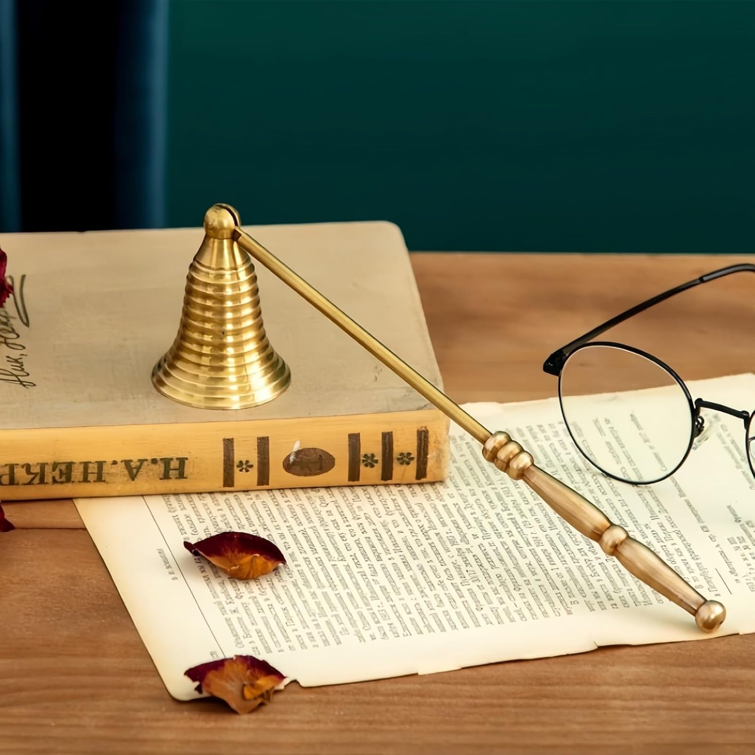 Vintage Style Brass Candle Snuffer Long Handle,Bell-Shaped Wick Extinguisher,Wick Flame Snuffer, Candle Accessory for Putting Out Candle Flame Safely (Gold 2)