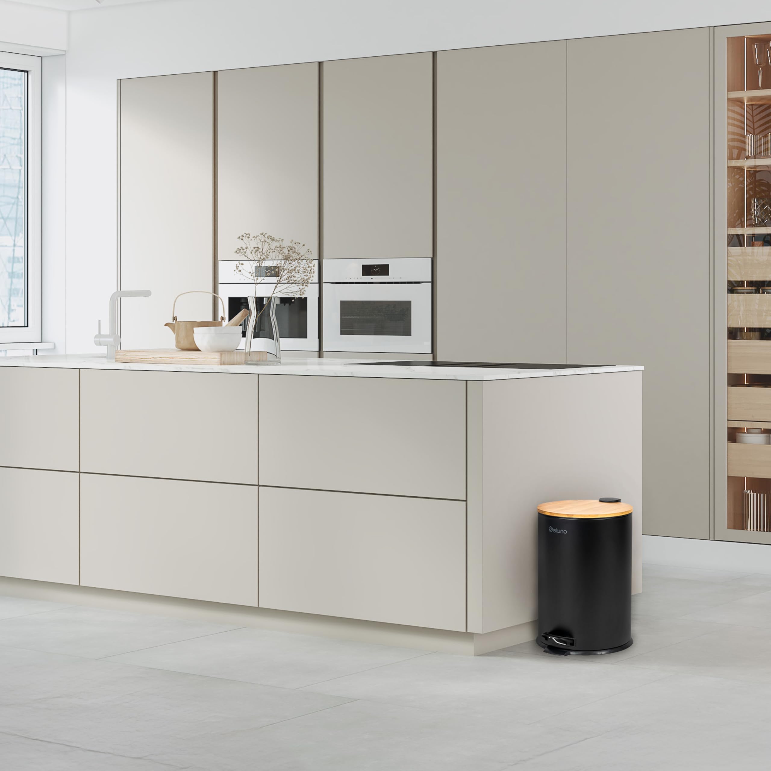 eluno Cubo de basura de cocina con pedal de 20 litros de capacidad, con tapa de bambú de cierre suave para baño, cocina, cubo interior de plástico extraíble, de bambú y metal (Negro)