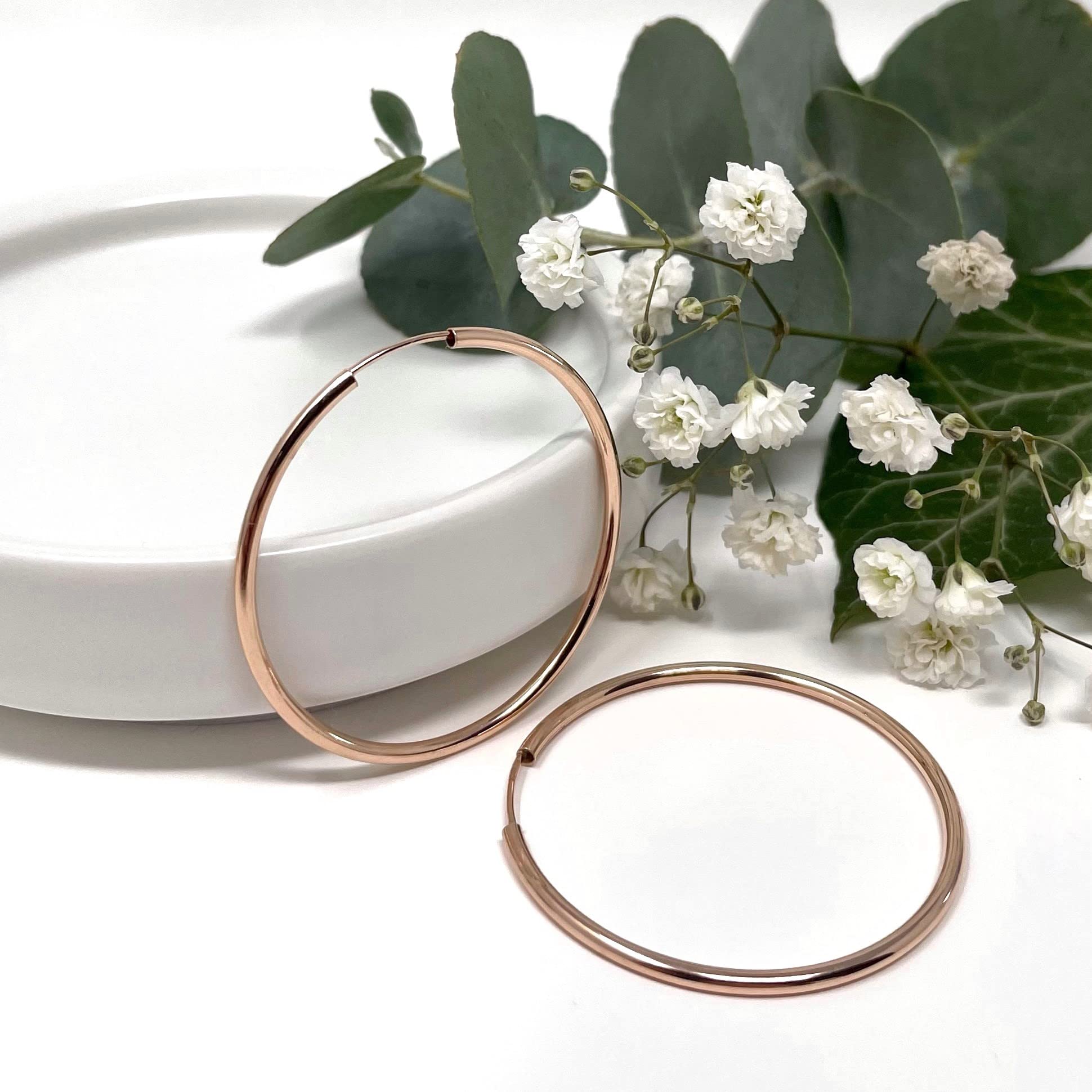 Mary & Jules Ohrringe Rosegold aus 925 Sterling Silber, vergoldet, schlichte, feine Creolen Rosegold, aus recyceltem Silber, Hoop Ohrring für Frauen und Mädchen, goldene Ohrringe Damen