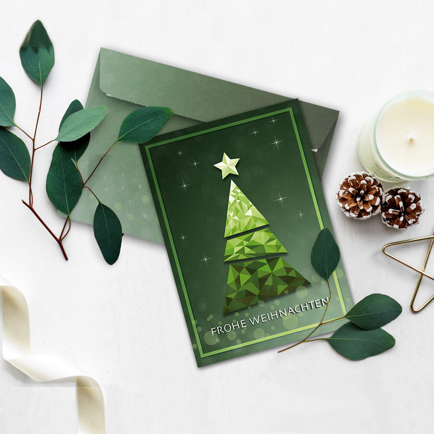 NEUSER PAPIER 75x Weihnachtskarten-Set DIN A6 mit grünem Weihnachtsbaum in Glasmosaik-Optik - Faltkarten mit passenden Umschlägen DIN C6 in Grün - Weihnachtsgrüße für Firmen und Privat