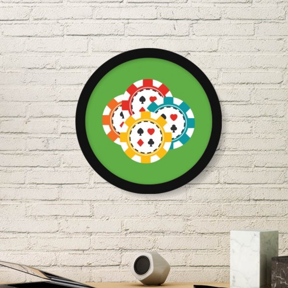 Cadre photo rond en bois noir Casino pour raviver un mur blanc vide