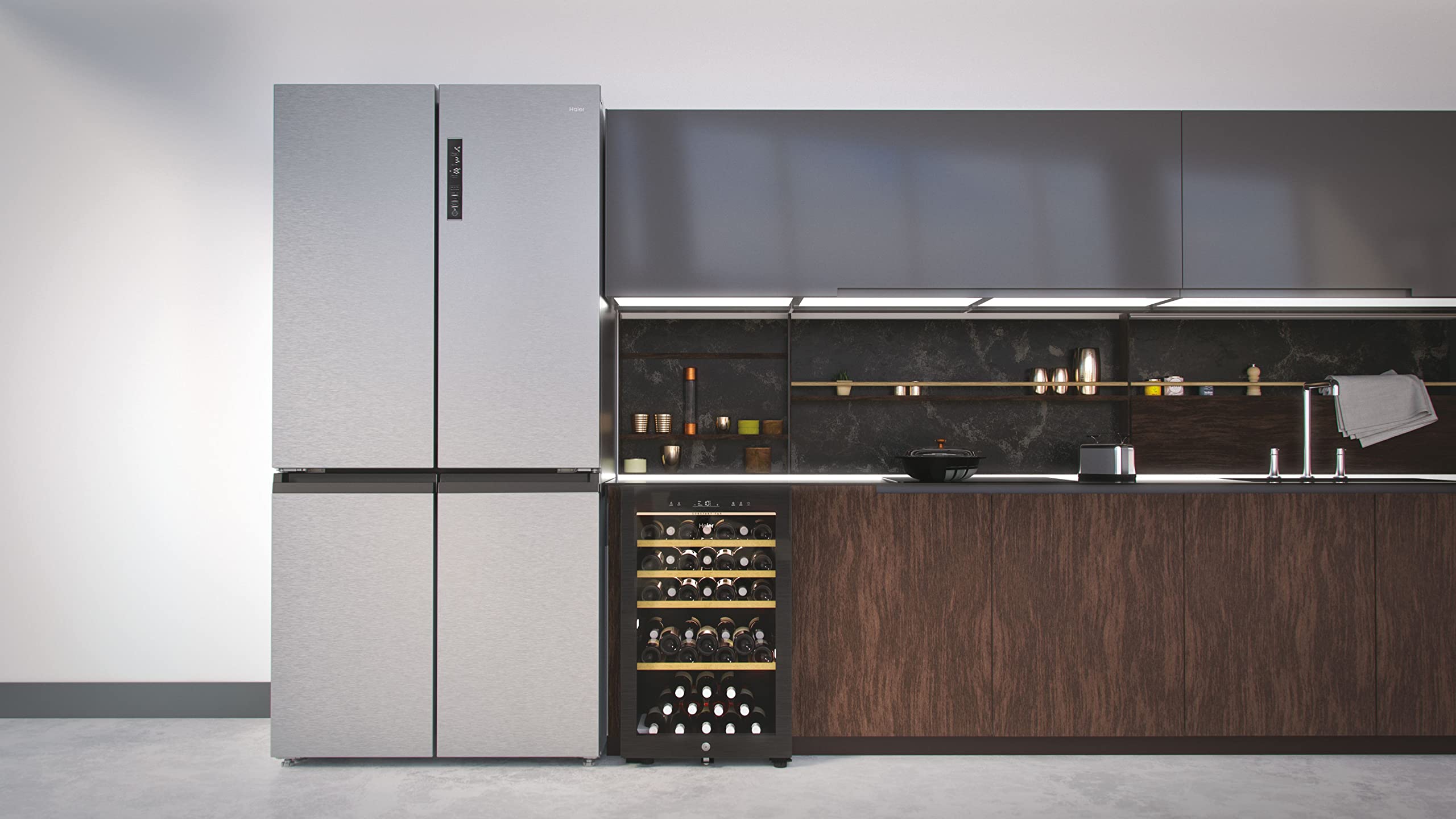 Haier Wine Bank 50 Series 5 HWS49GA stojak na wino, 49 butelek, App hOn, szkło anty-UV, drewniane półki, oświetlenie LED, klasa F, 49,7 x 58,5 x 82 cm, czarny