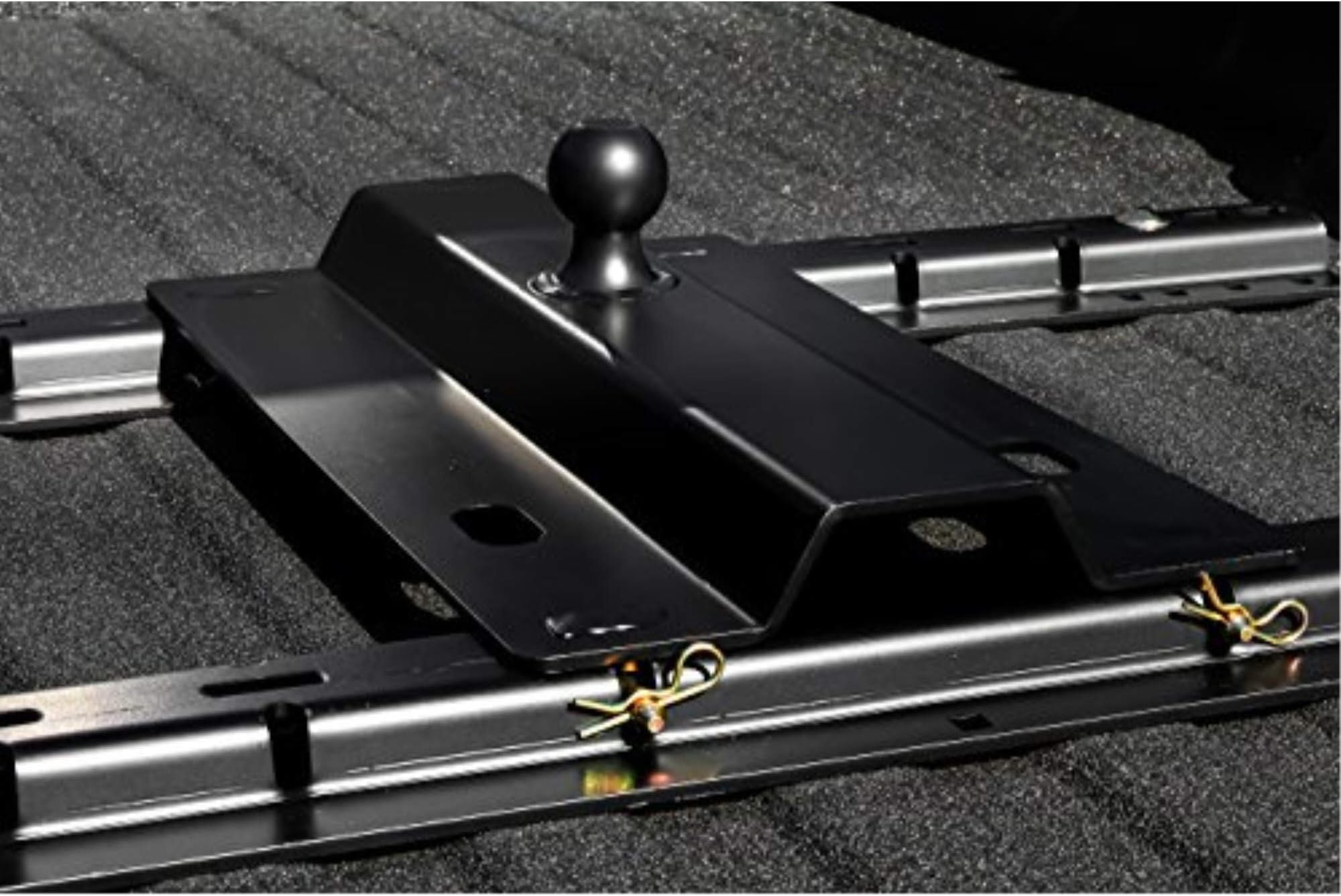 Camco EazLift Universal Fit Gooseneck Ball Plate Towing Accessory for In-Bed Fifth Wheel Rails with Offset Hitch Ball and 30,000 Pound Max Rating