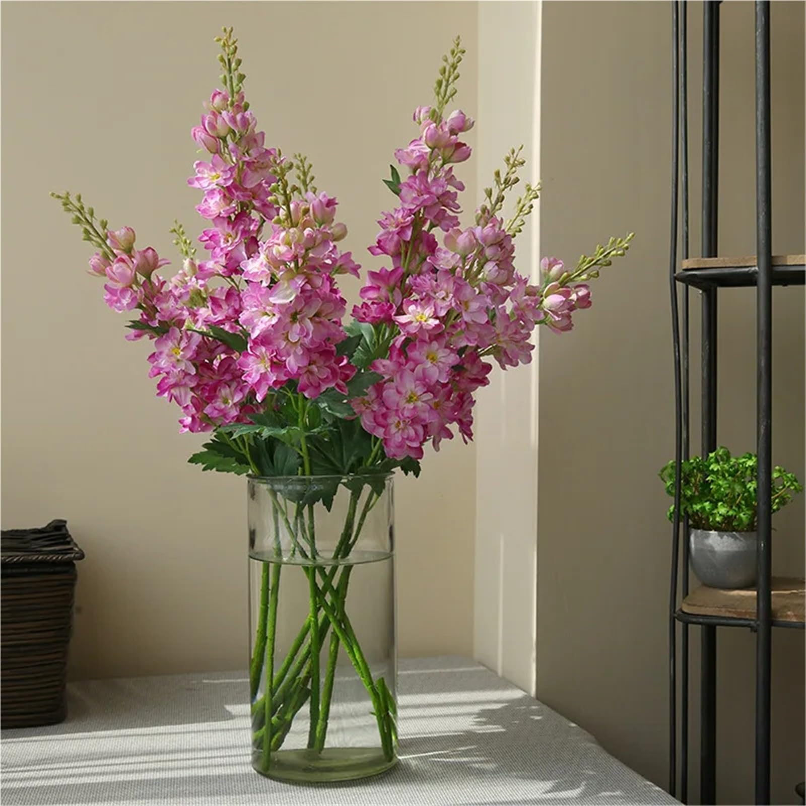 Künstliche Delphinium Künstliches Delphinium- und Clematis-Grün