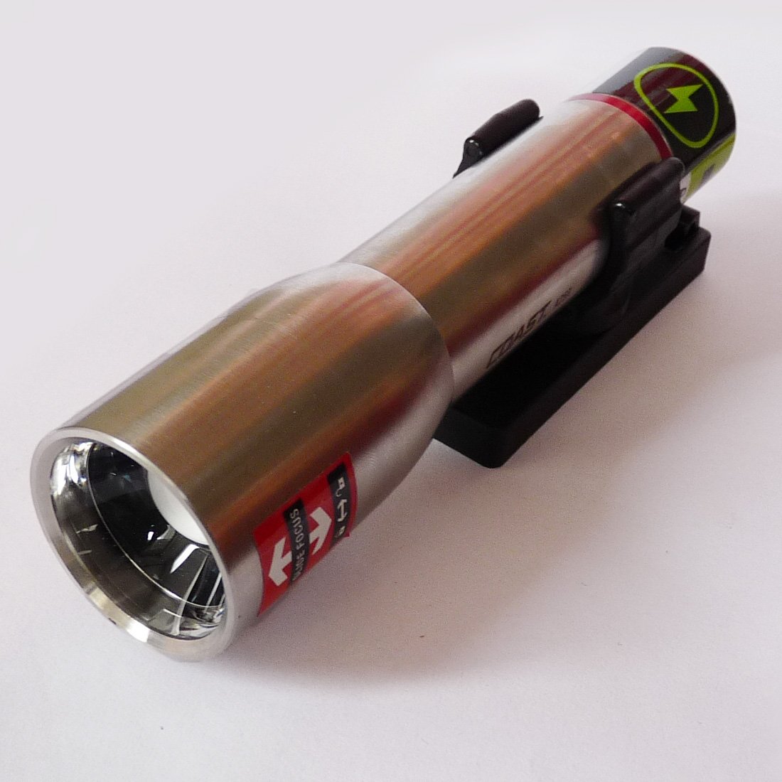 Coast A25R Focusing Rechargeable 725 Lumen LED Flashlight DIY and Tools