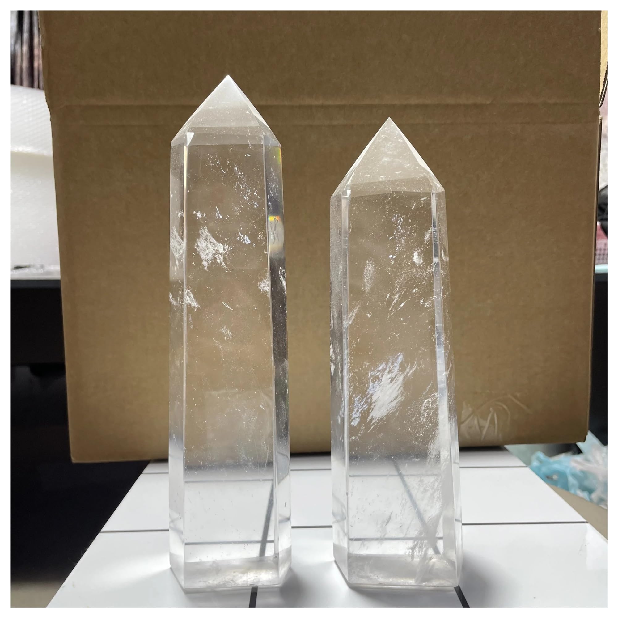 1 pieza de 1100-1300 g de cristal de cuarzo transparente de gran tamaño.