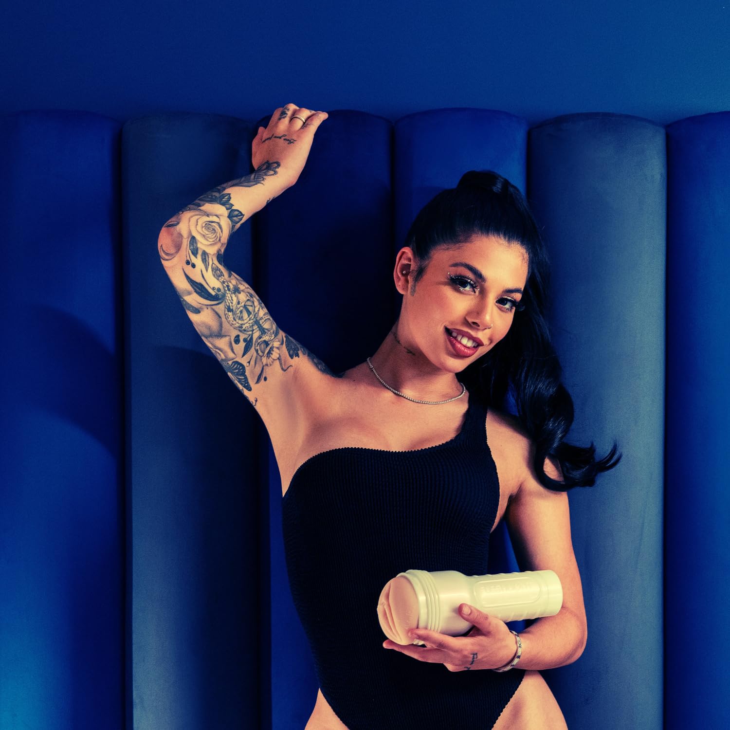Fleshlight - Gina Valentina - Ḿáṣtṵrḇáḑőr Máṣcṵlinő Real - Textura Stellar - Experiencia Hiperrealista - Diseño Interior con Anillas y Protuberancias - Fácil de Limpiar