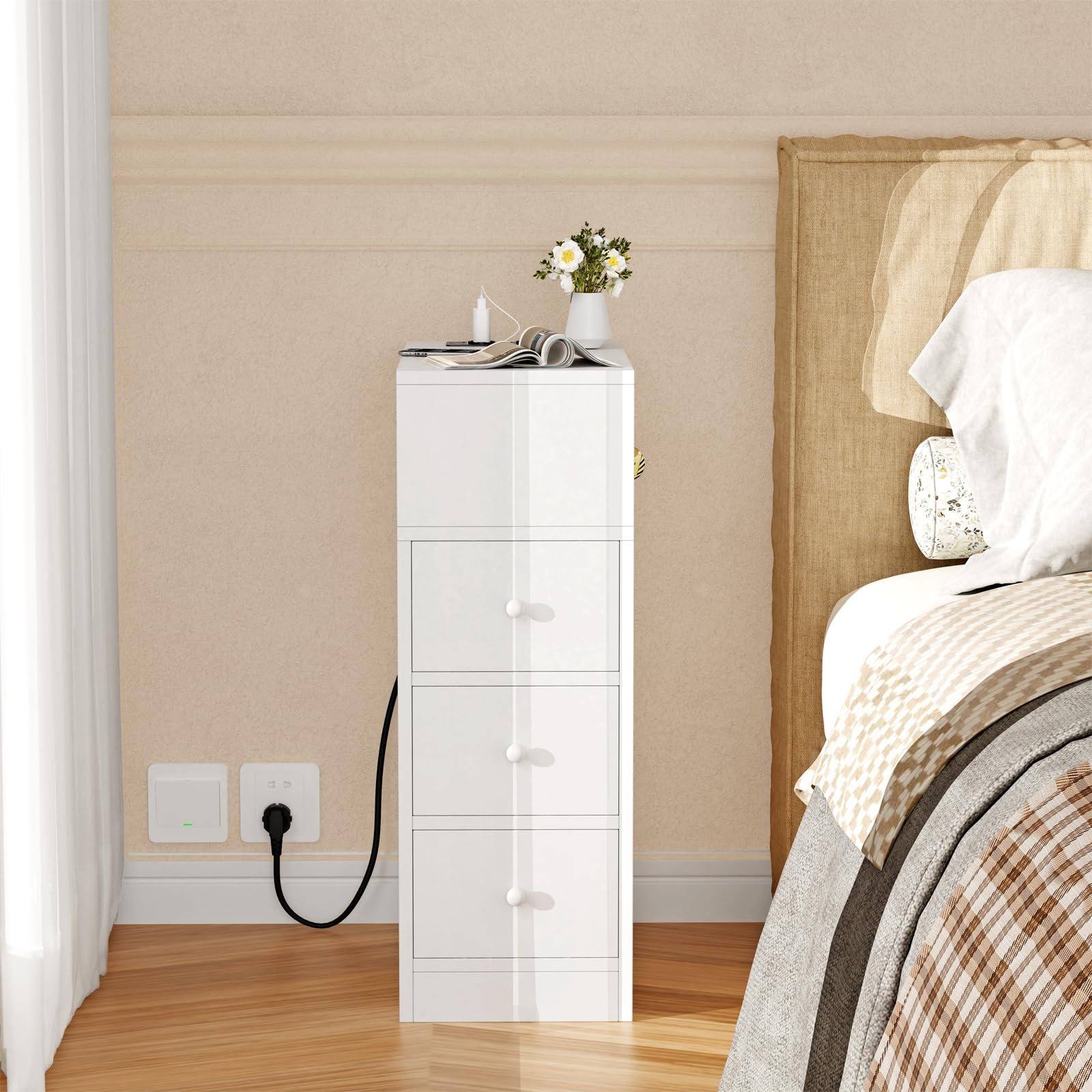 Comodino Stretto con Prese e Porte USB Bianco Comodino con Scomparti a Giorno e Cassetto Tavolino da Notte Mobile Salvaspazio per Camera da Letto Soggiorno 45x25x70cm Comodini Strett, 1 pezzo
