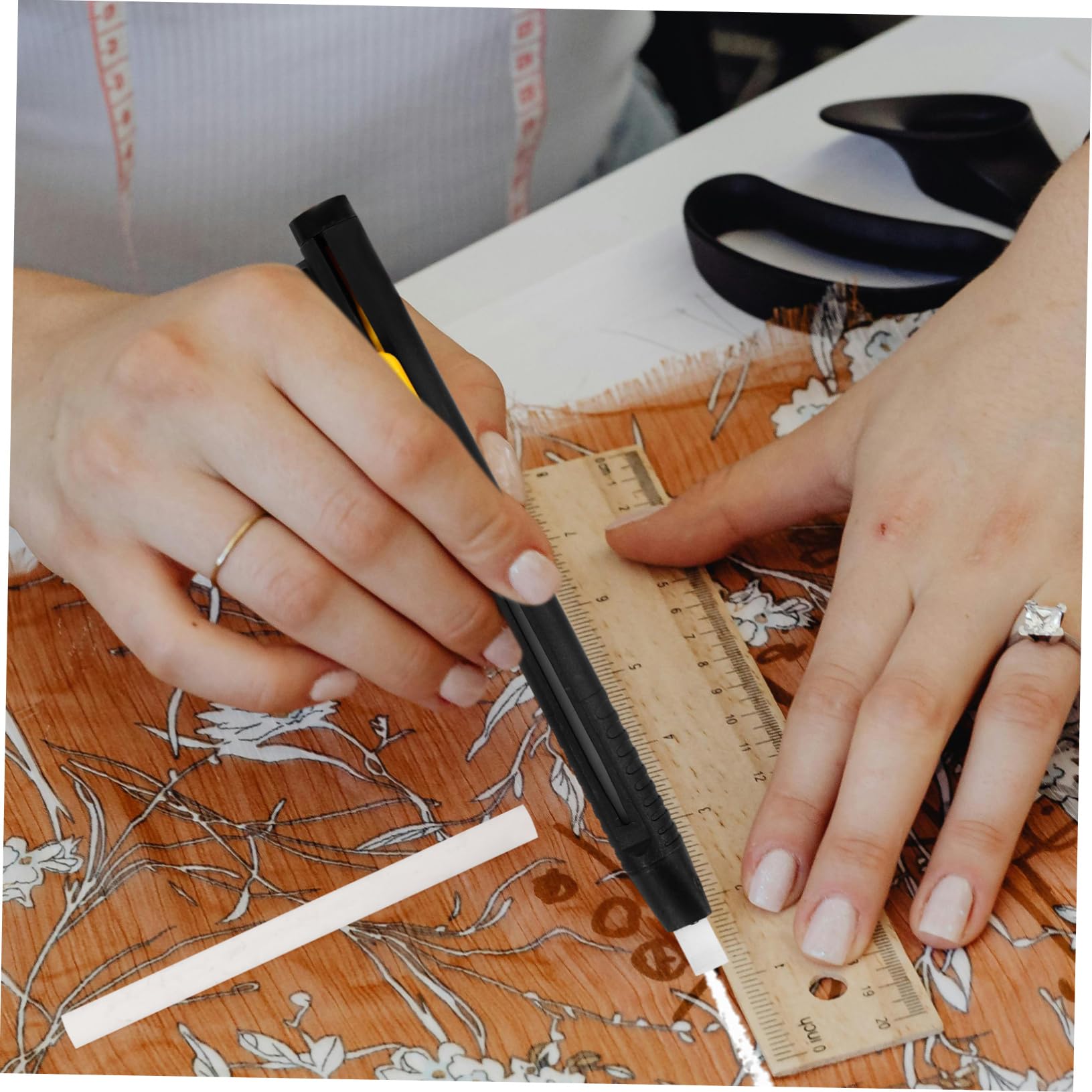 HOMSFOU 6 Set Gessetti per Sarto Marcatori per Tessuti e Strumenti Ergonomici per Cucito e Crafting Facile da Usare Affilatura per Abbigliamento