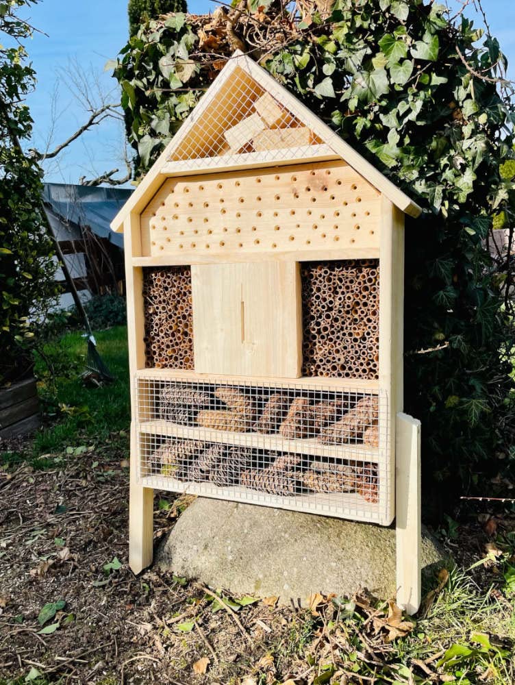 Casetta per insetti in legno, misura XL, con supporto, 97 cm, per la nidificazione delle api selvatiche