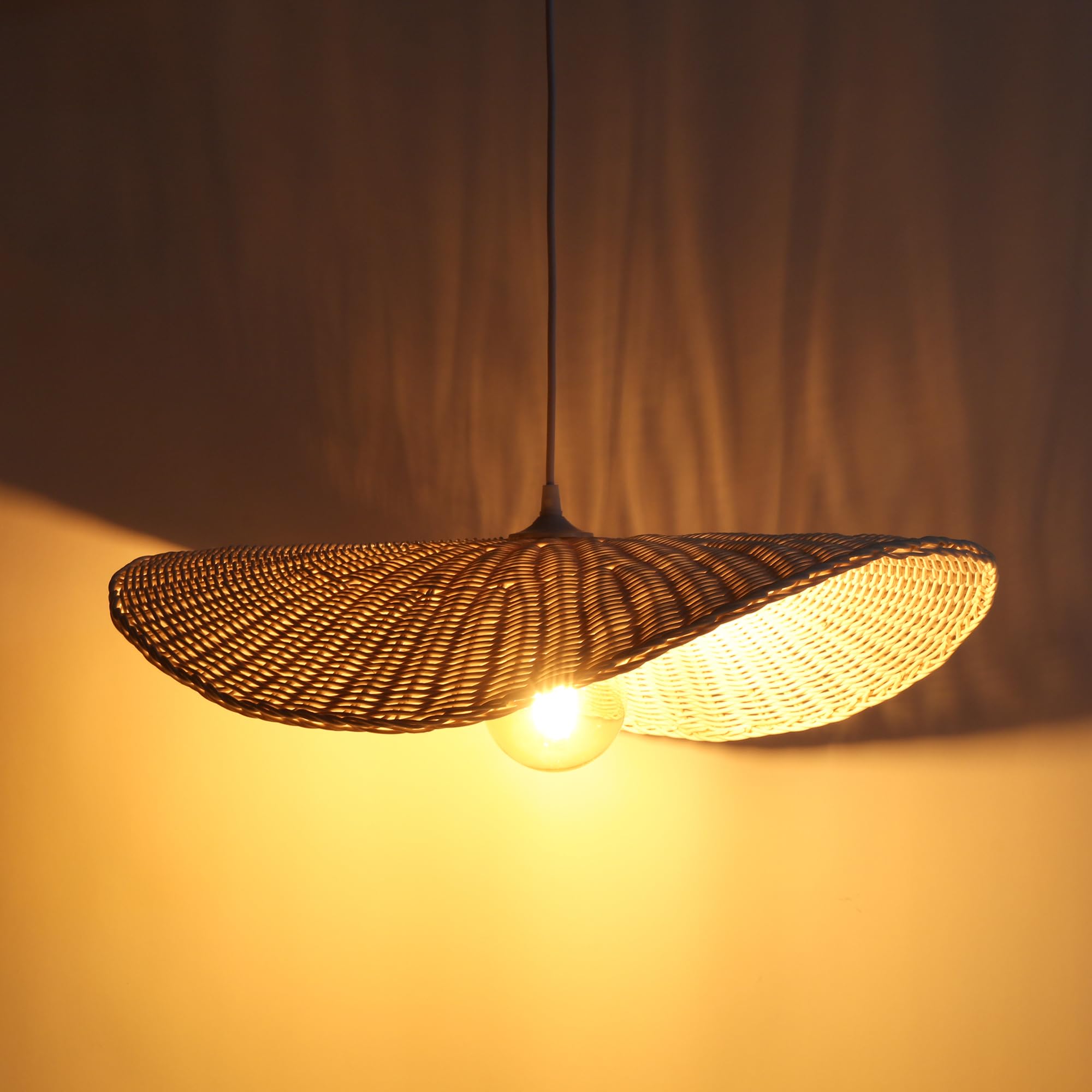 LUSSIOL - Luminaire Padang, lustre chips - lampe suspendue en rotin tressé naturel puis blanchi - câble plastique blanc, douille E27 - possibilité ampoule LED - 60W maxi, Diam. 58 x H. 11 cm