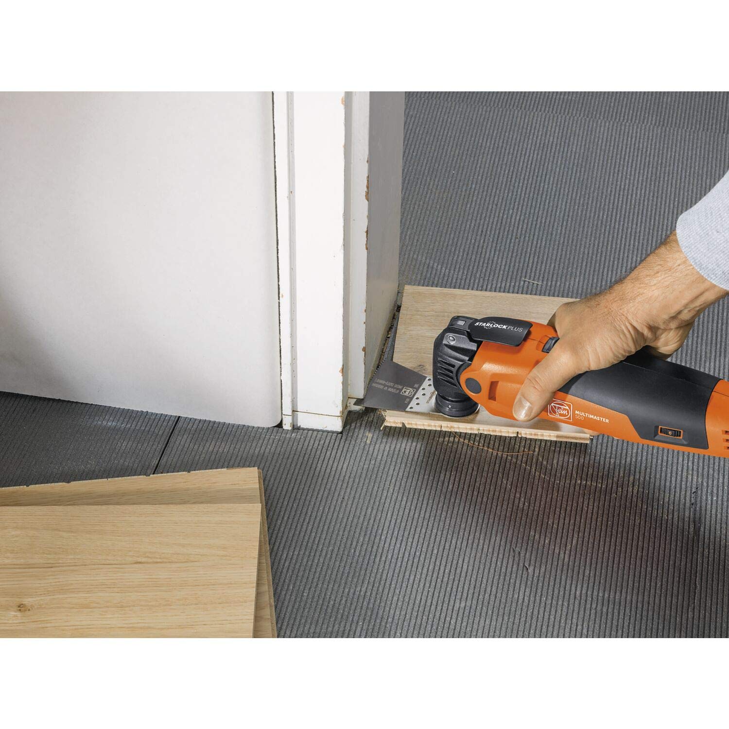 FEIN Multimaster MM 500 Plus Top EDITION, Das leistungsstarke MultiTool bei Ausbau und Renovierung mit 62 Zubehören zum Sägen, Schleifen, Schneiden, Fliesen austrennen und mehr.
