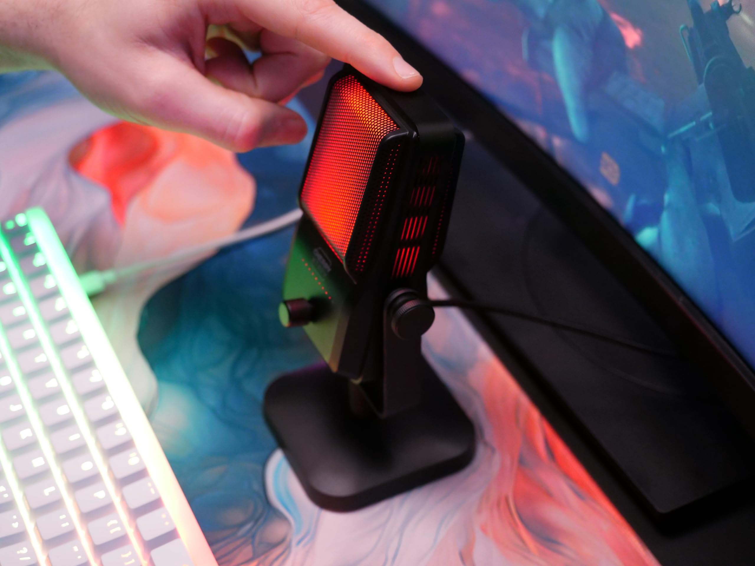 Ngale R Microfono USB di qualità superiore per la registrazione e lo streaming, Plug & play tramite porta USB, Disattivazione audio, RGB e guadagno, Filtro low-cut per il gioco, Nero
