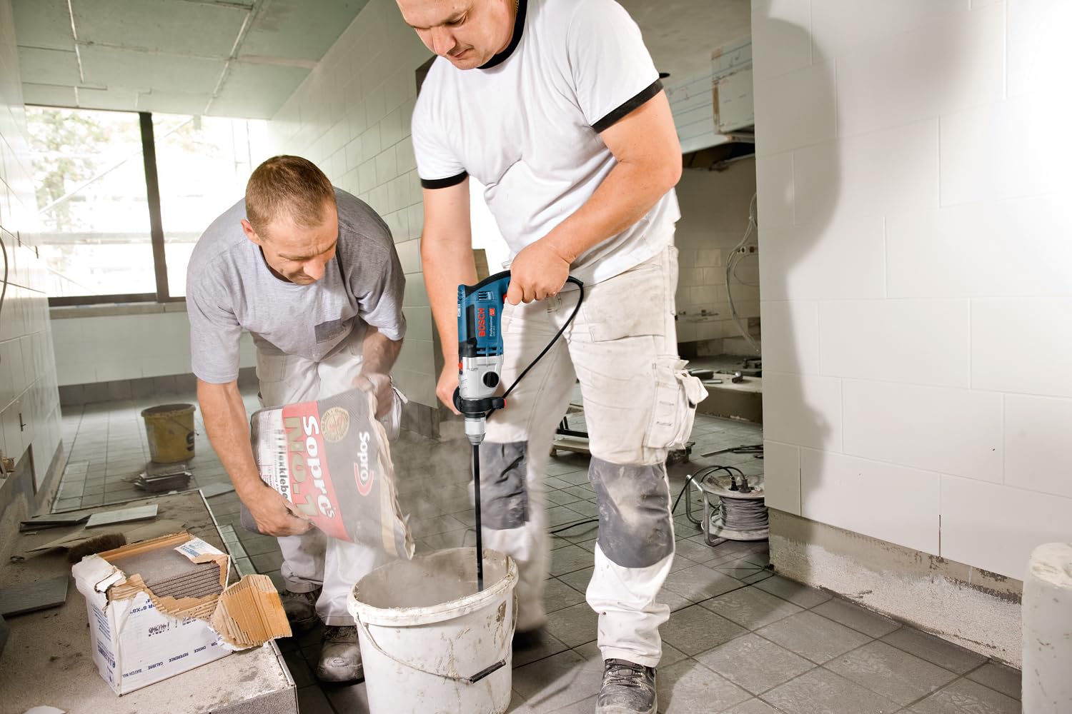 Bosch Professional perceuse à percussion GSB 24-2 (puissance 1 100 W, couple max. : 40/14,5 Nm, avec mandrin automatique, poignée auxiliaire, butée de profondeur, L-Case)