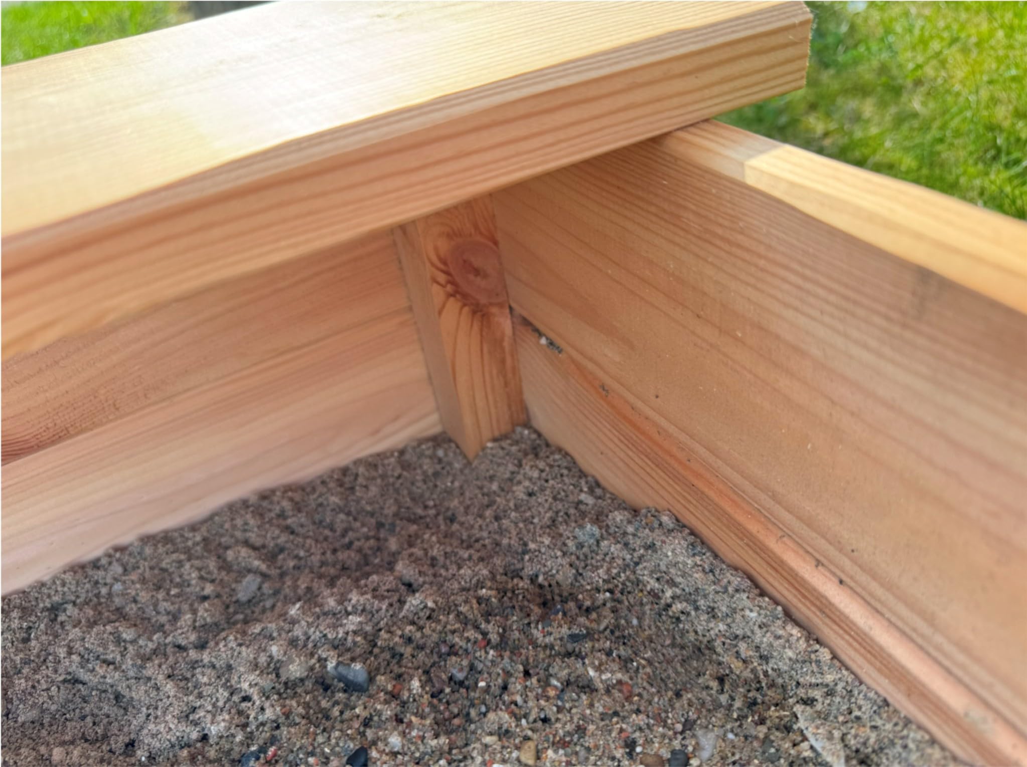 Loggyland Sandkasten aus naturbelassenem Massivholz 140x140cm
