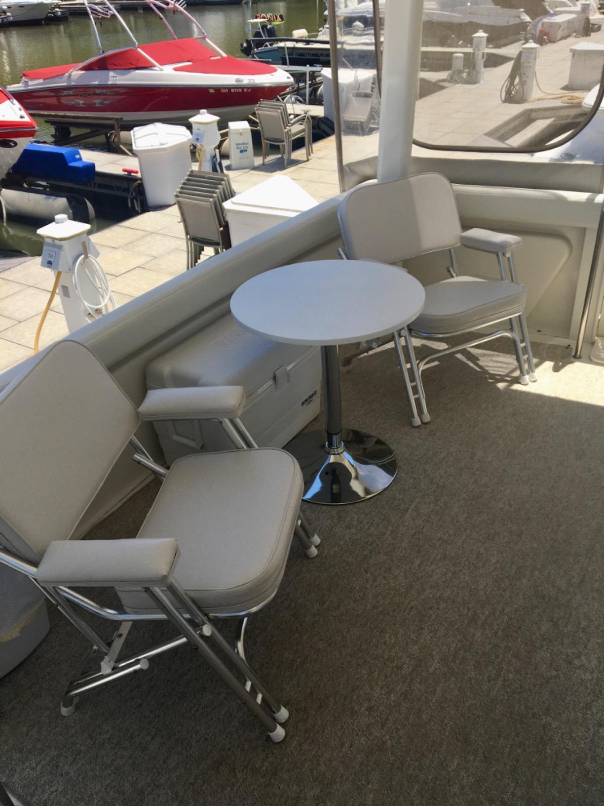 Flash Furniture Pearl Round Dining Table, White/Silver photo review