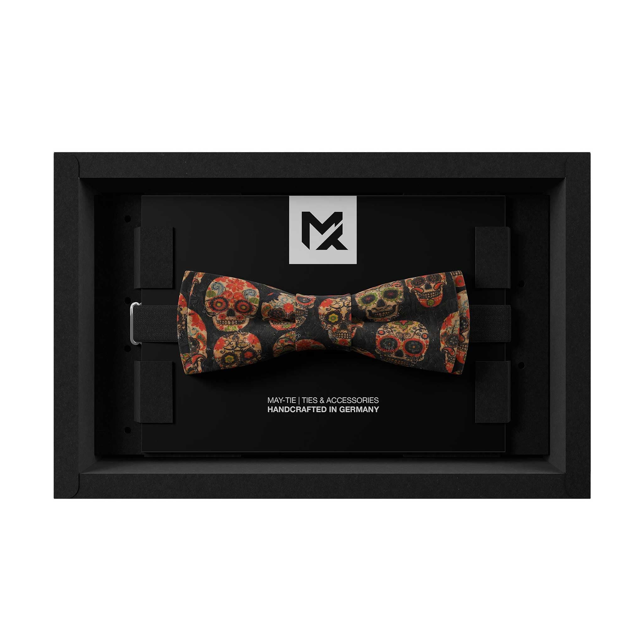 Made in Germany | Cravatta a farfalla MAY-TIE | 100% sughero | Style: Black Scull | SLIM SHAPE | legata e regolabile senza limiti con gancio di fissaggio | Uomo
