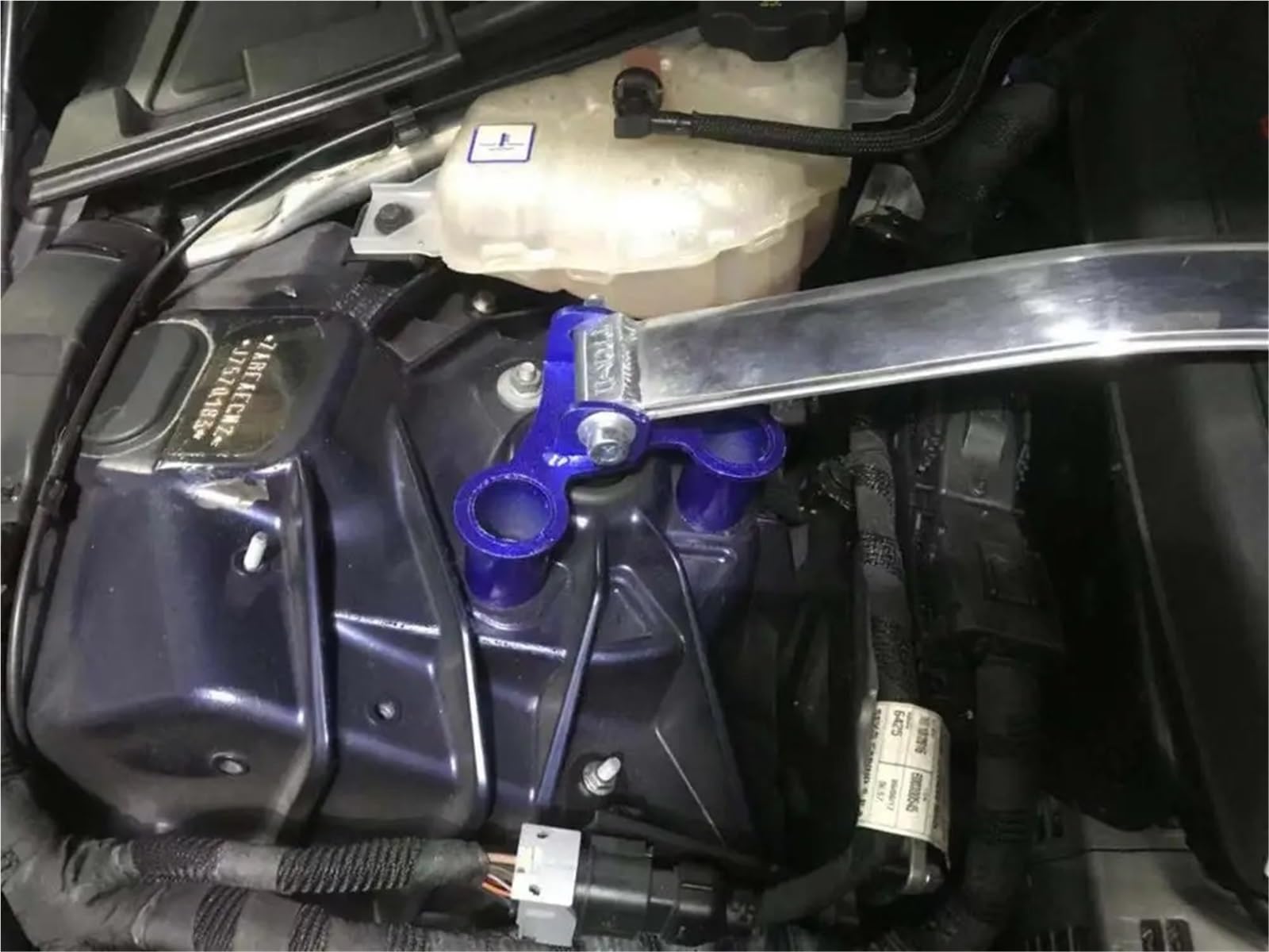 stabilizujące Stabilizator Pasuje do Alfy Romeo Stelvio, drążka stabilizatora, pasuje Koleos, napinającego, komory silnika, aluminiowego, ze stopu magnezu(B)