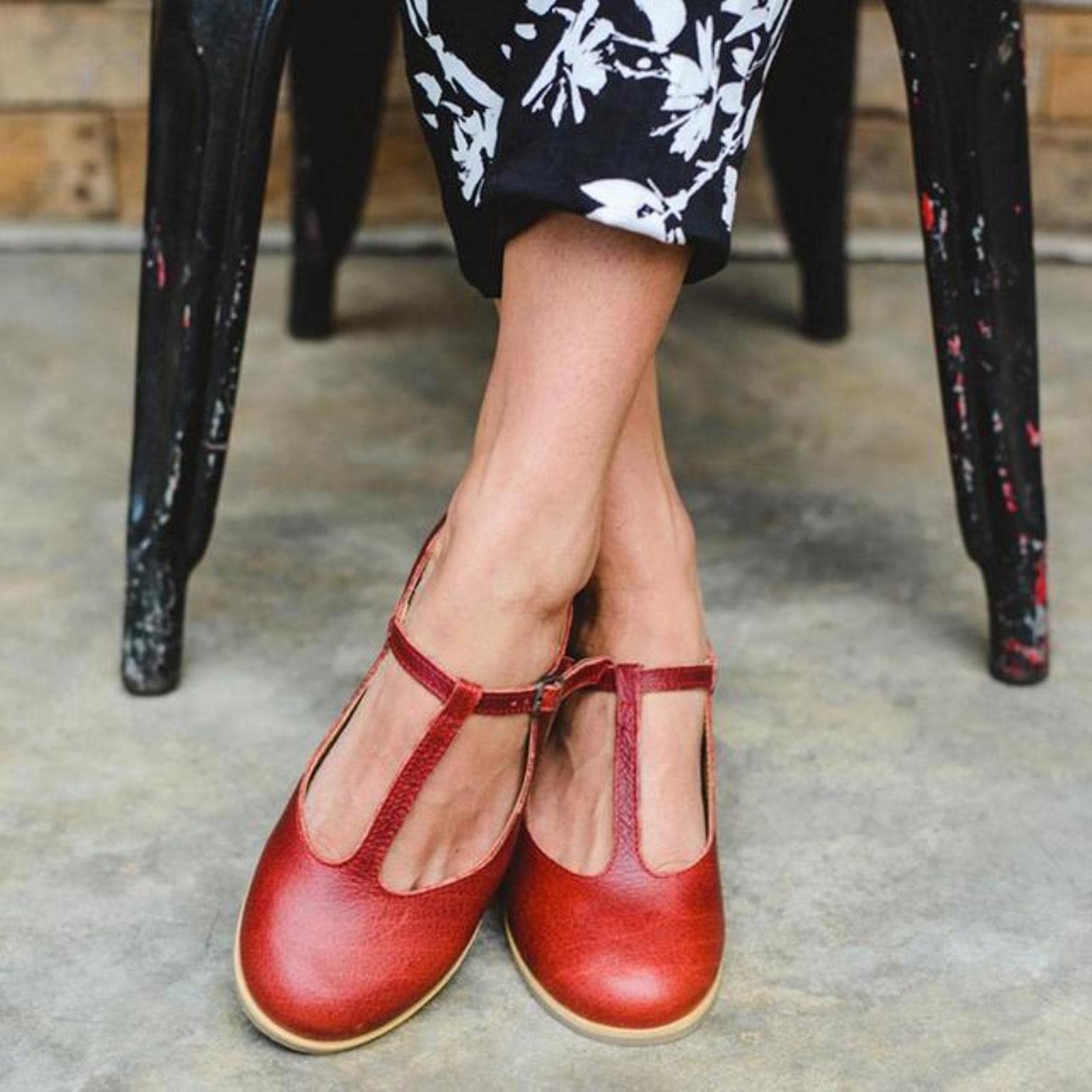 ZXCNZXCN New INS Retro Casual T-strap Flats Daily Elegant Solid Leisure Flats Women Casual Low Heels Shoes Woman