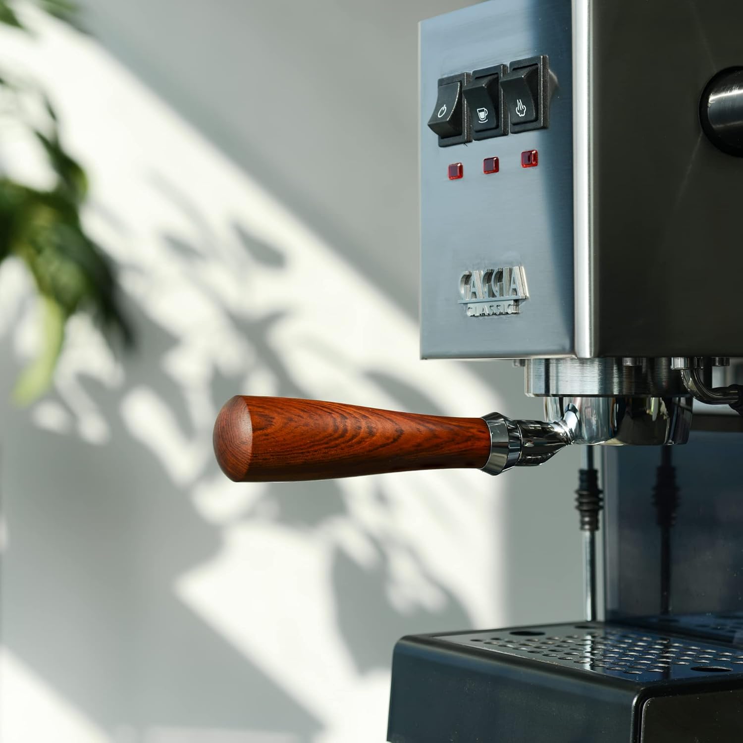 58mm Bottomless Portafilter, Bulipu Naked Portafilter Compatible with Gaggia Classic Evolution Espresso Deluxe more, Hefty Natural Wood Handle Anti-detach with 1 Filter Basket