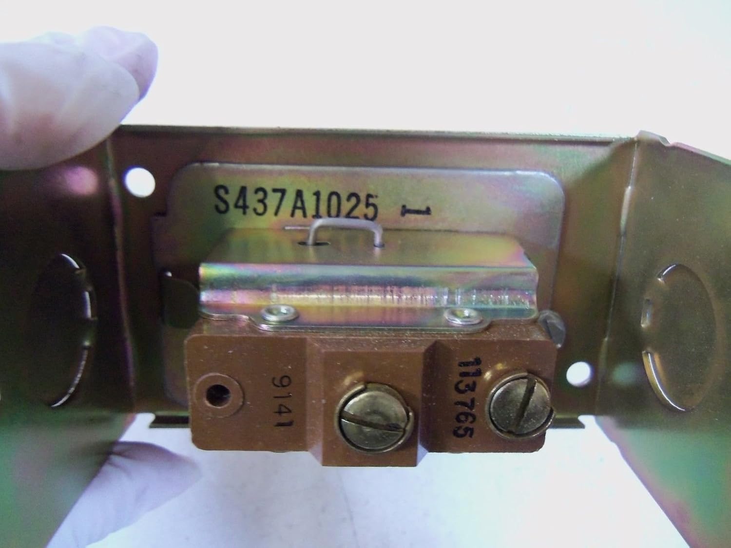 Honeywell S437A1025 Sail Switch, 1 SPST with Case and Cover