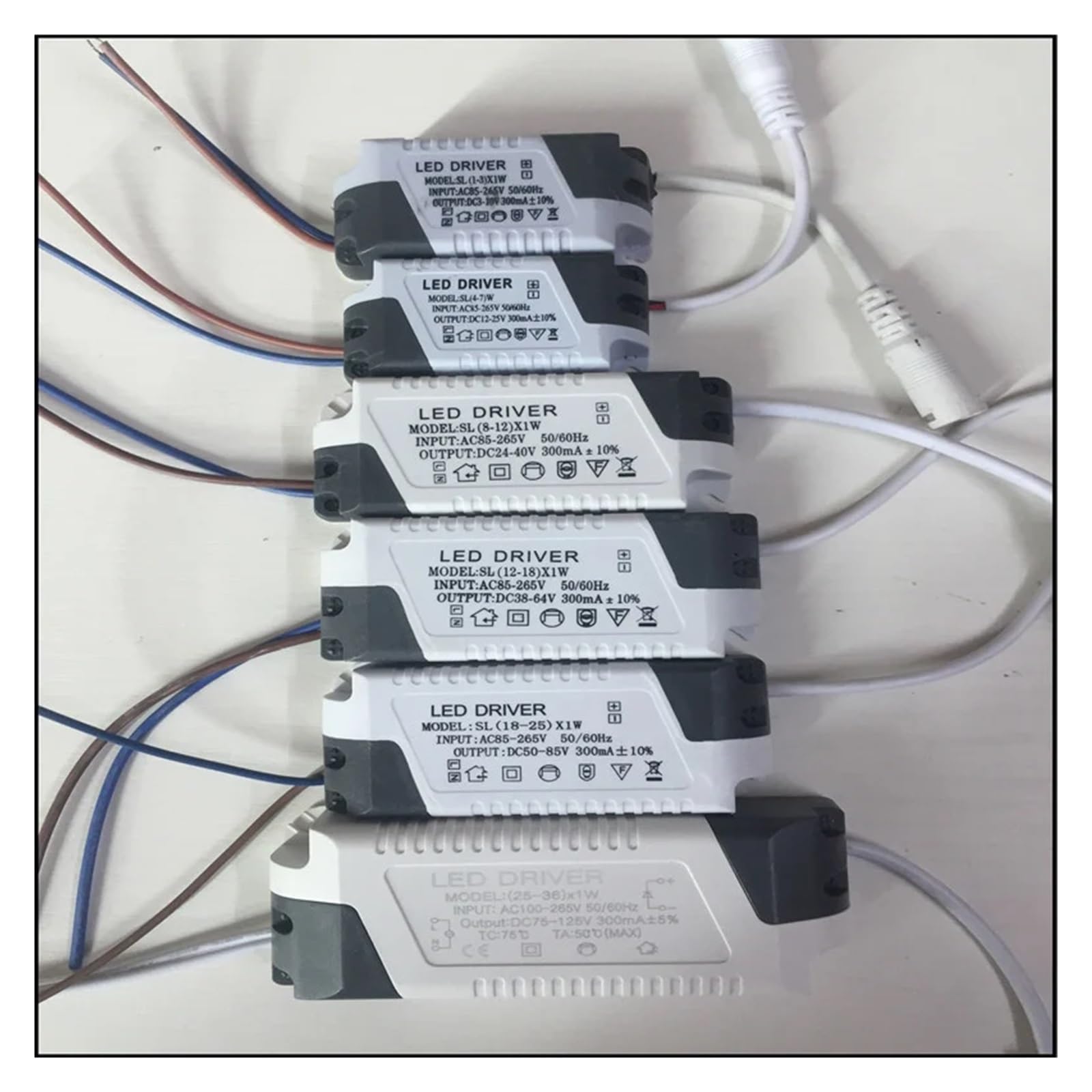 Trasformatore adattatore driver LED 25-36W AC 85-265V Alimentatore luce LED scheda nuda corrente costante 300mA Uscita DC 75-125V