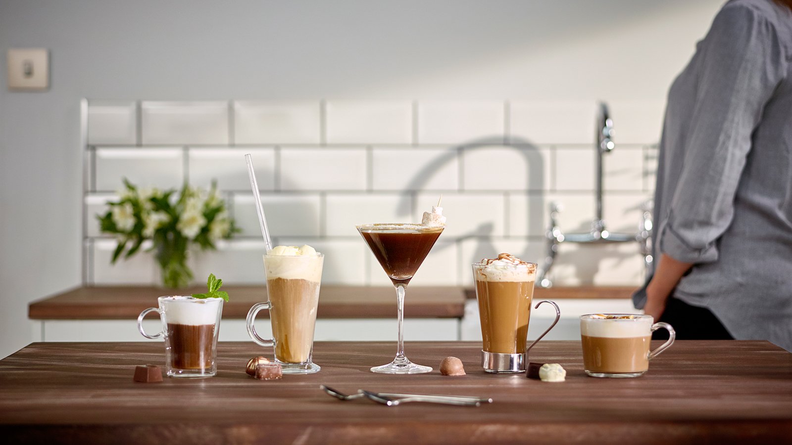 Ninja [CF060EU] Kaffeeautomat mit Timer und Auto-iQ Technologie , Kaffeemaschine inklusive Milchaufschäumer, 2 Thermo Tassen und Glaskaraffe, Filter Kaffeebereiter, silber