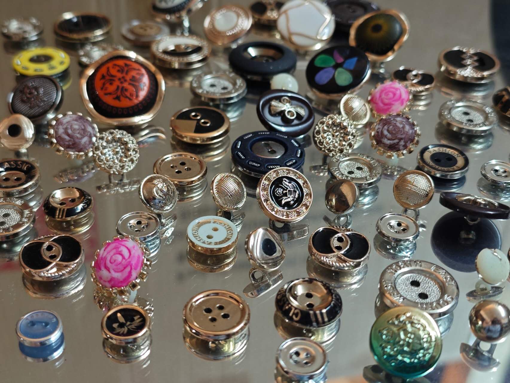 Best Value Here Faux Metal Mix 140Pcs Assorted Metal Plastic Buttons Mixed Shank Blazer Button For Craft Diy, Knitting Sewing, Doll Clothes, Jewellery Making Accessories, Button Painting, Cardmaking, Cushion Make (Faux Metal Mix)