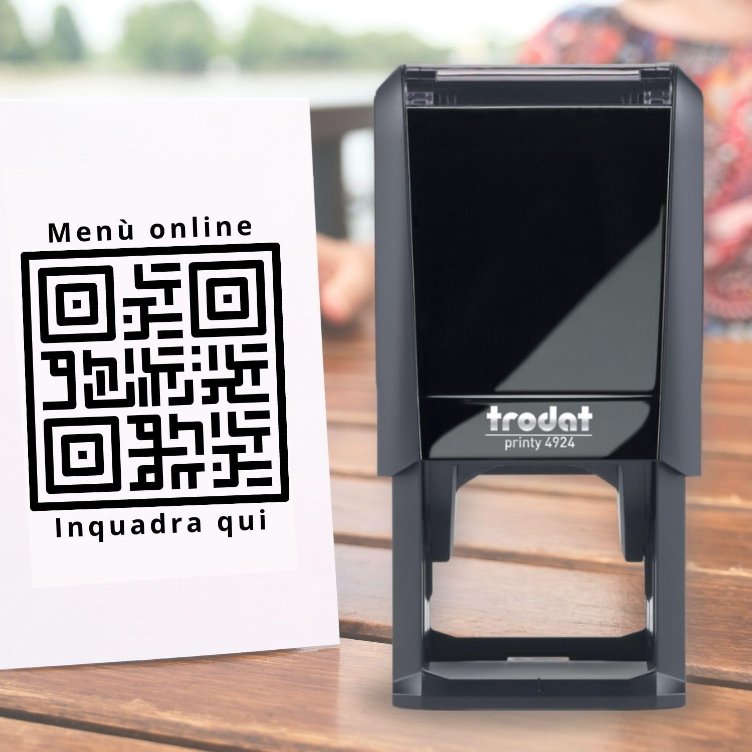 Trodat Timbro Autoinchiostrante Personalizzato con QR Code, Printy 4924, per Uffici, Aziende, Eventi, Cerimonie, Pizzerie, Bar e Ristoranti, Biglietti da Visita e Badge (40x40 mm - Quadrato)