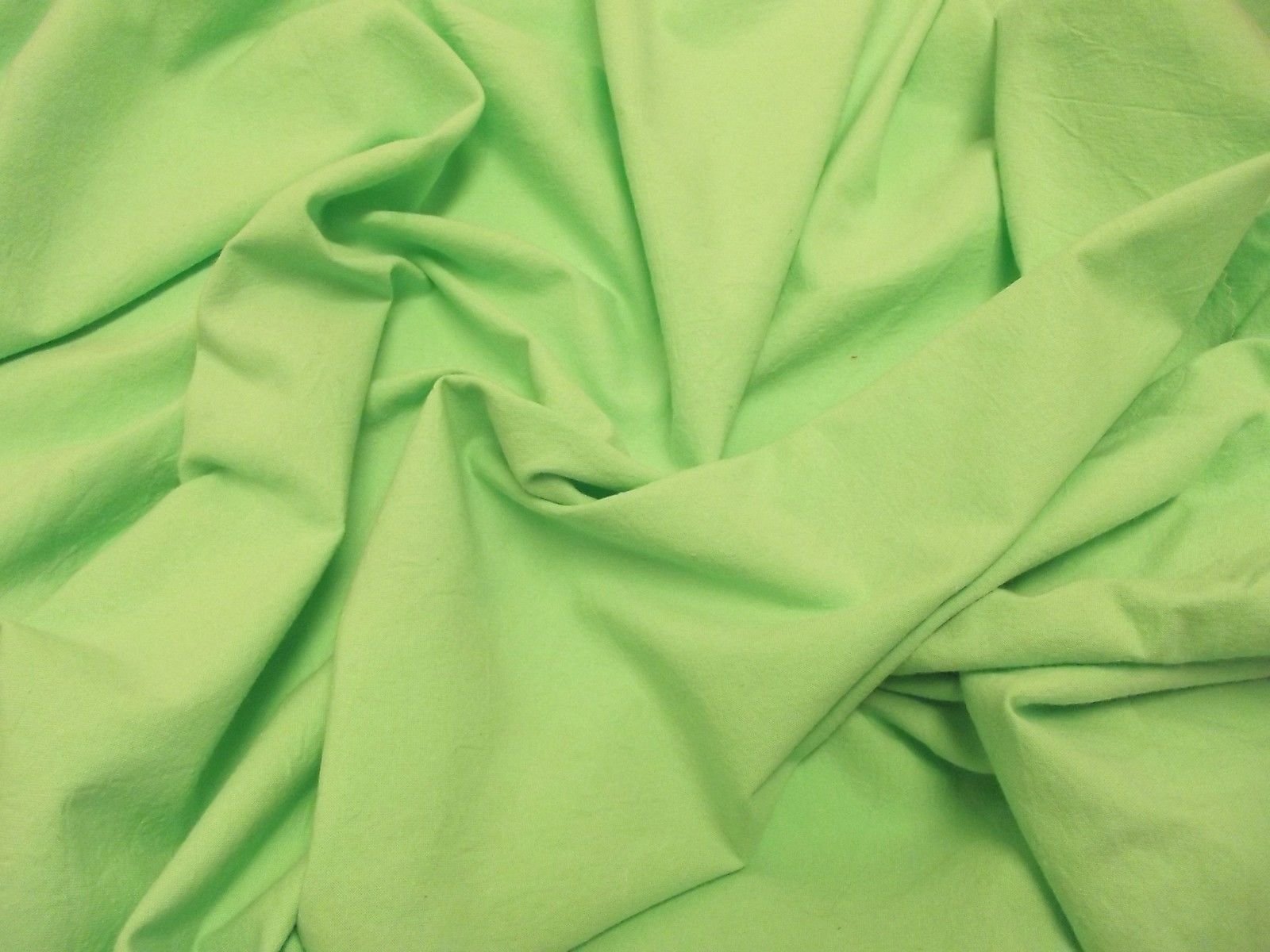 Tissu en coton uni menthe de 5m pour tous vos travaux de couture créative