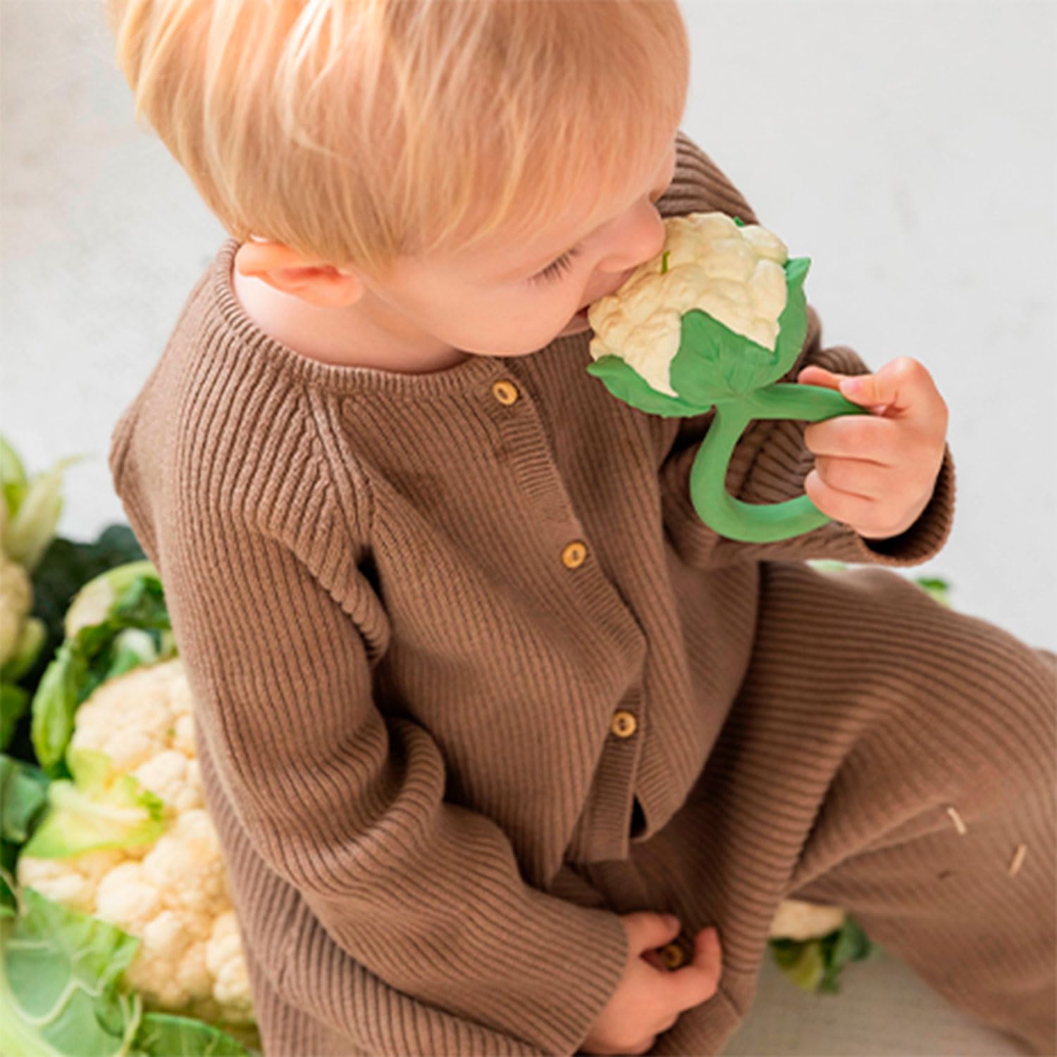 Oli & Carol - Hochet et anneau de dentition pour bébé en caoutchouc naturel - Cadeau pour bébé 0 3 6 mois, 1 an - Cauliflower