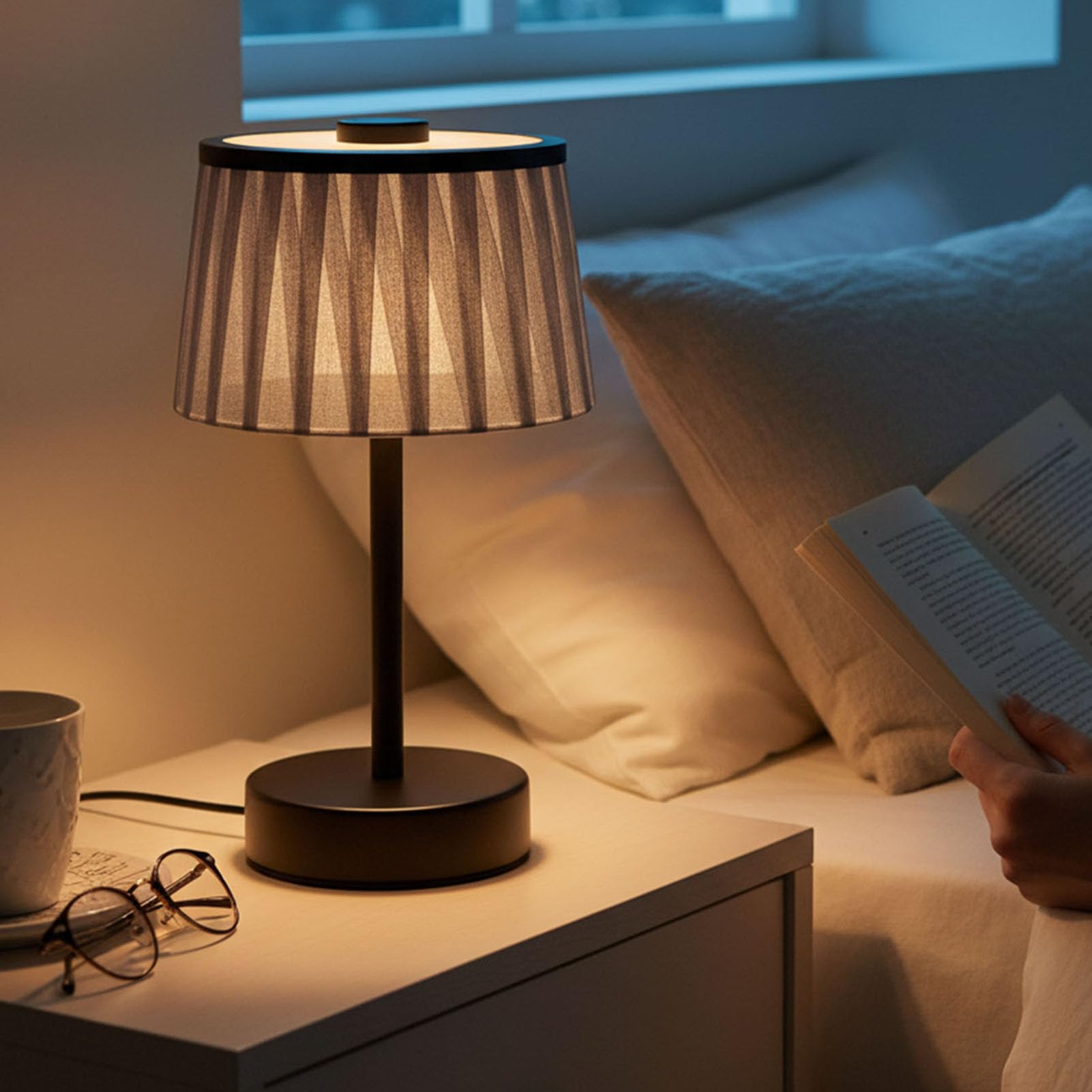 Ejoyous Kleine Kabellose Tischlampe, Wiederaufladbare Nachttischlampe aus Stoff mit Sockel aus Aluminiumlegierung, 1200-mAh-Akku, Touch-Steuerung, Weiches Licht für den Nachttisch Im Schlafzimmer