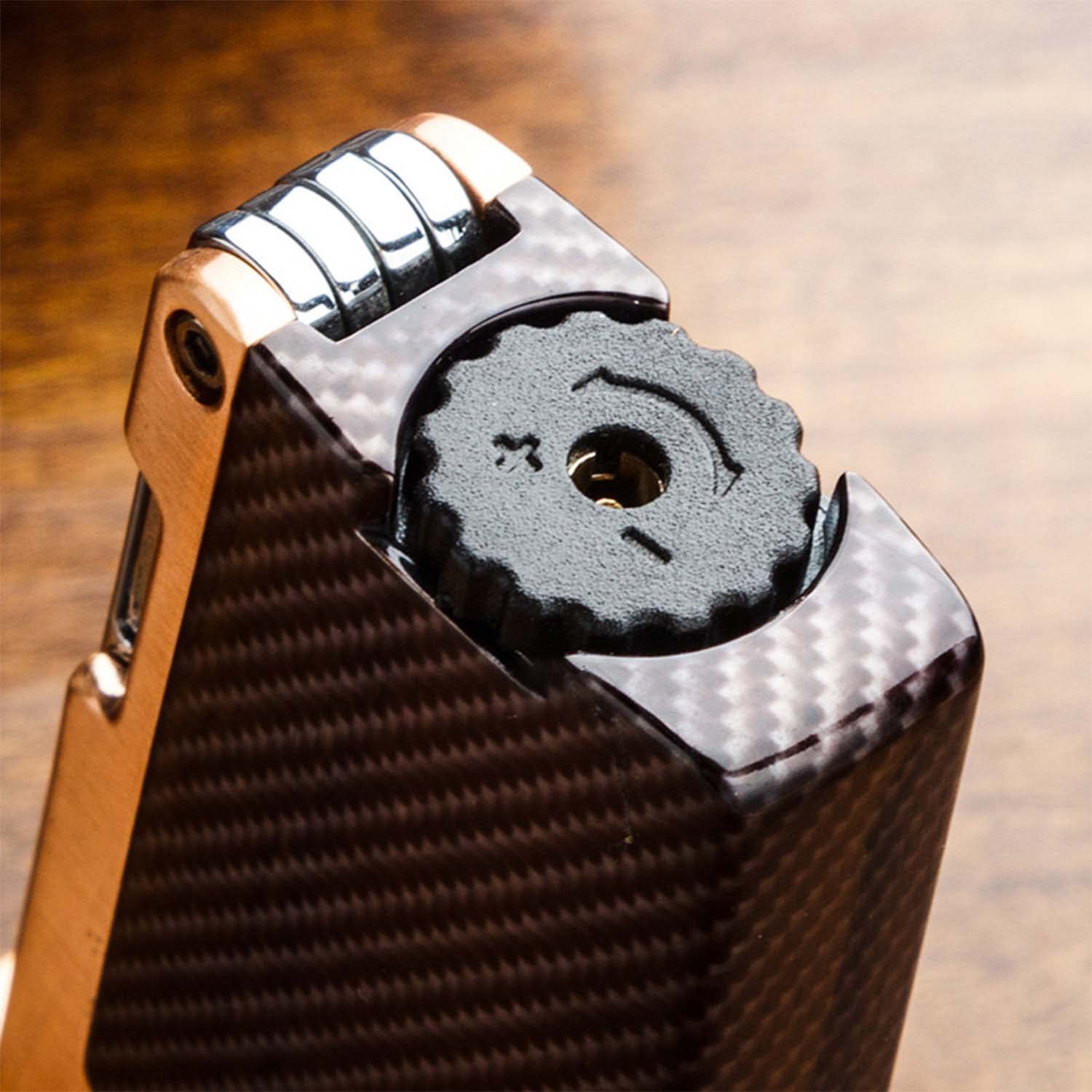 Briquet à Pipe Flamme Douce Rechargeable Construit en 3 Outils de Nettoyage de Pipe pour Camping Grill Cheminée Bougie Cadeau pour Homme Fumeur (Vendu sans Gaz)