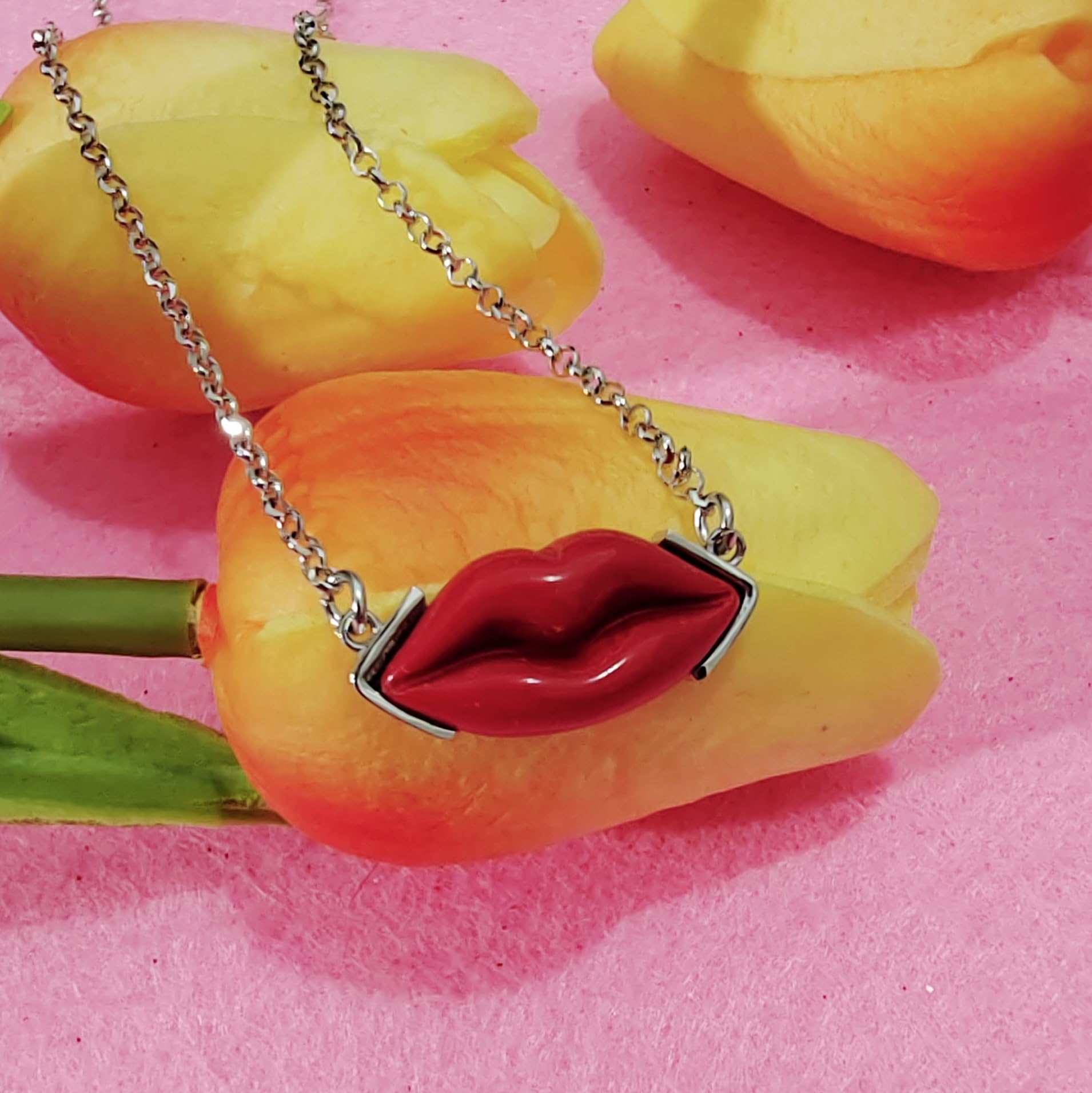 Collana labbra Bocca lolita pasta di corallo rosso naturale del Mediterraneo montatura in argento 925 rodiato con catenina regolabile gioiello artigianale