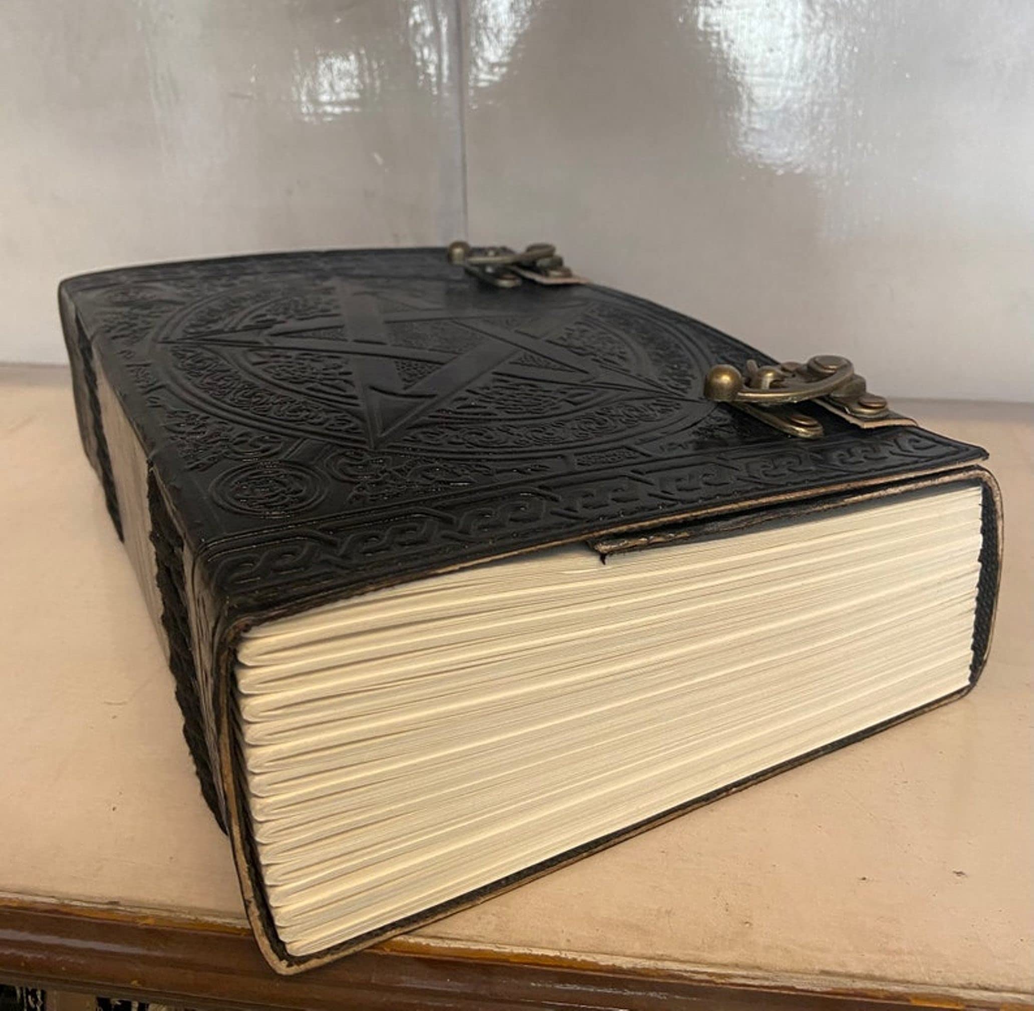 600 Seiten großes Pentagramm-Tagebuch | Leder-Tagebuch | geprägtes großes Pentagramm-Notizbuch | Leder-Notizbuch | handgefertigtes Leder-Tagebuch | Leder-Grimoire | Leder-Skizzenbuch 7 x 10