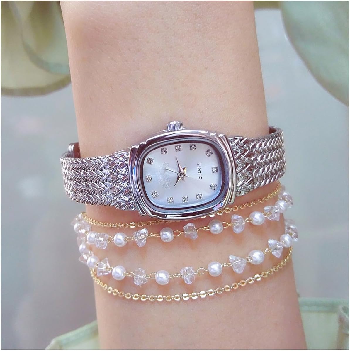 Retro Ladies Wristwatch Women's Oval Bracelet Quartz Watch Dainty for Womens Mesh Bracelet Waterproof Watch (Silvery White)