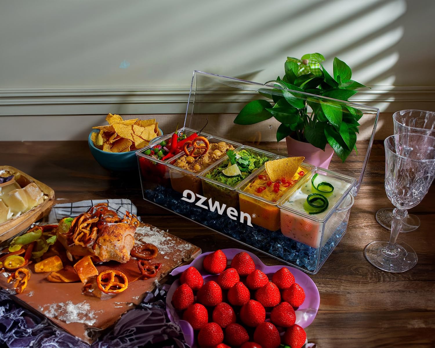 1 stuk gekoelde kruiderijserver met deksel, fruitbak, veilige specerijenhouder met 5 verwijderbare compartimenten op ijs, heldere gekoelde serveerschaal met handvat voor fruit, snacks, saus, salade