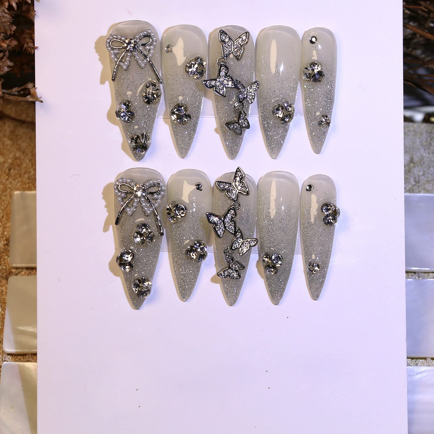 Bling Press on Nails, Unghie finte con Finitura Riutilizzabile di Lusso, Nail Art Fatta a Mano con Design di Manicure con Licenza (L, A) (AM)