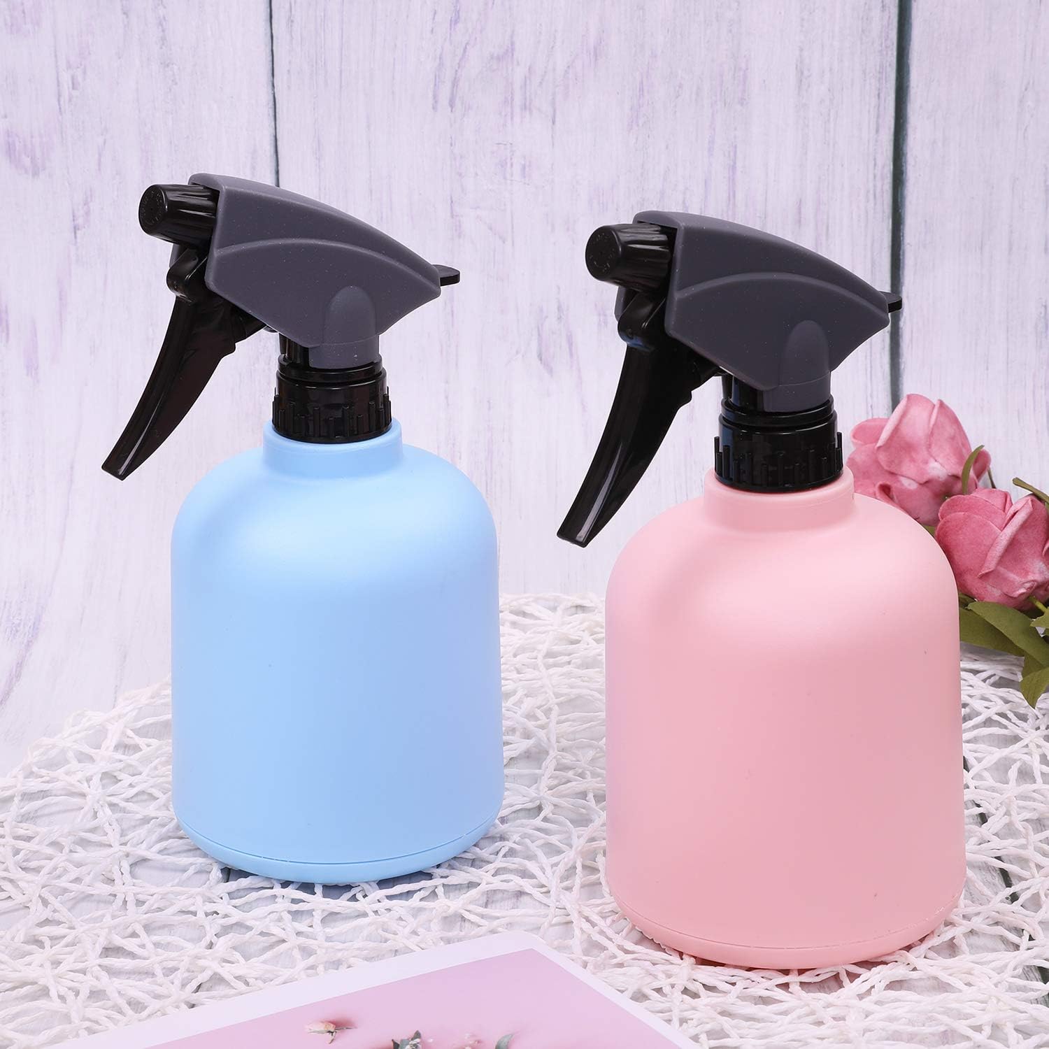 URATOT 2 Pieces Blue and Pink Plastic Spray Bottle Empty Spray Bottle Colorful Bottles for Gardening, Cleaning, 600ml