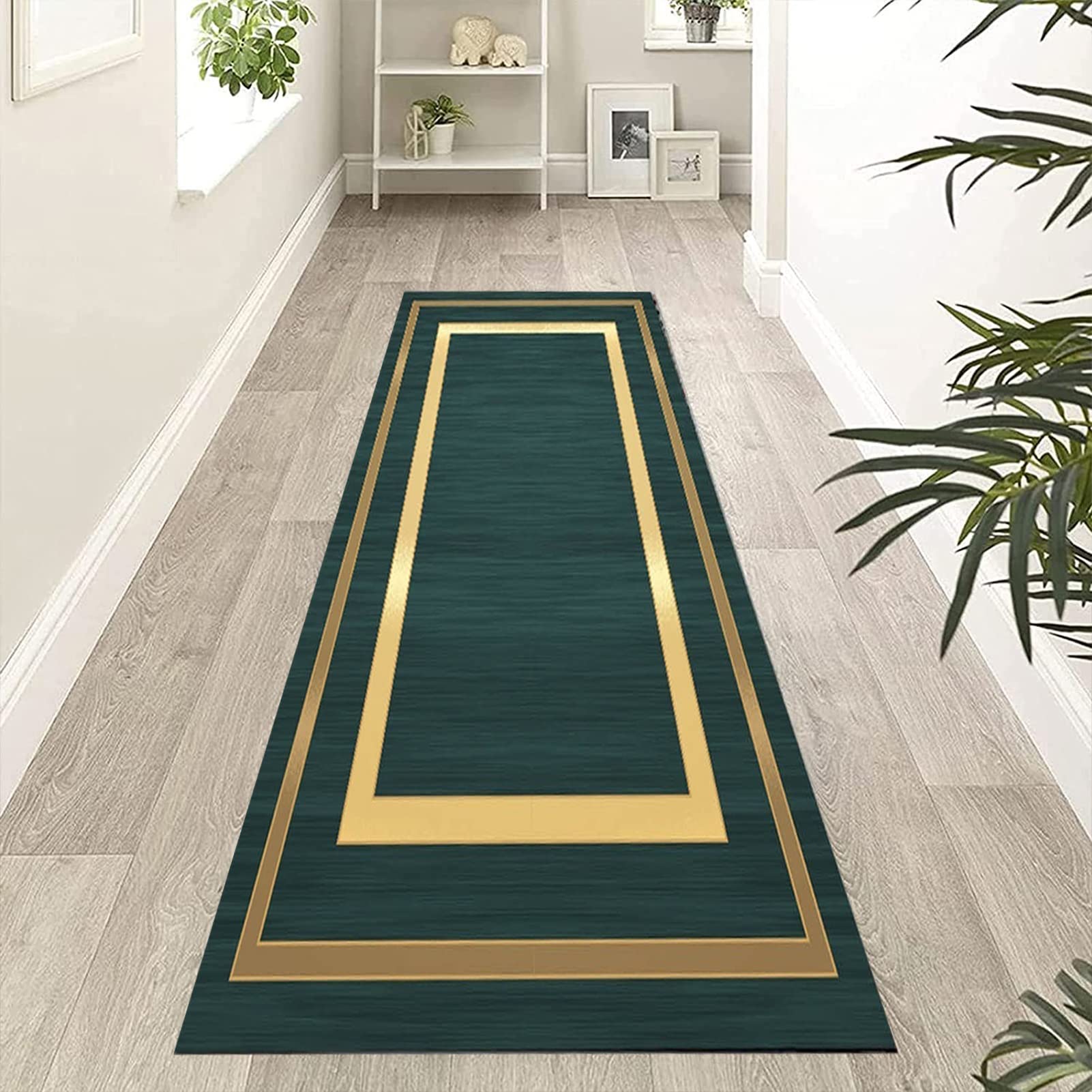 Tapis de couloir contemporain vert foncé pour sublimer votre entrée