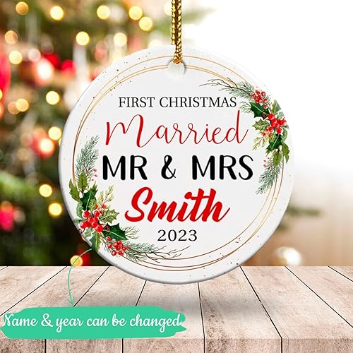 Miniatura 2 de Adorno personalizado de cerámica para casados para la primera Navidad 2023, adorno de cerámica de Navidad personalizado para parejas recién casadas,