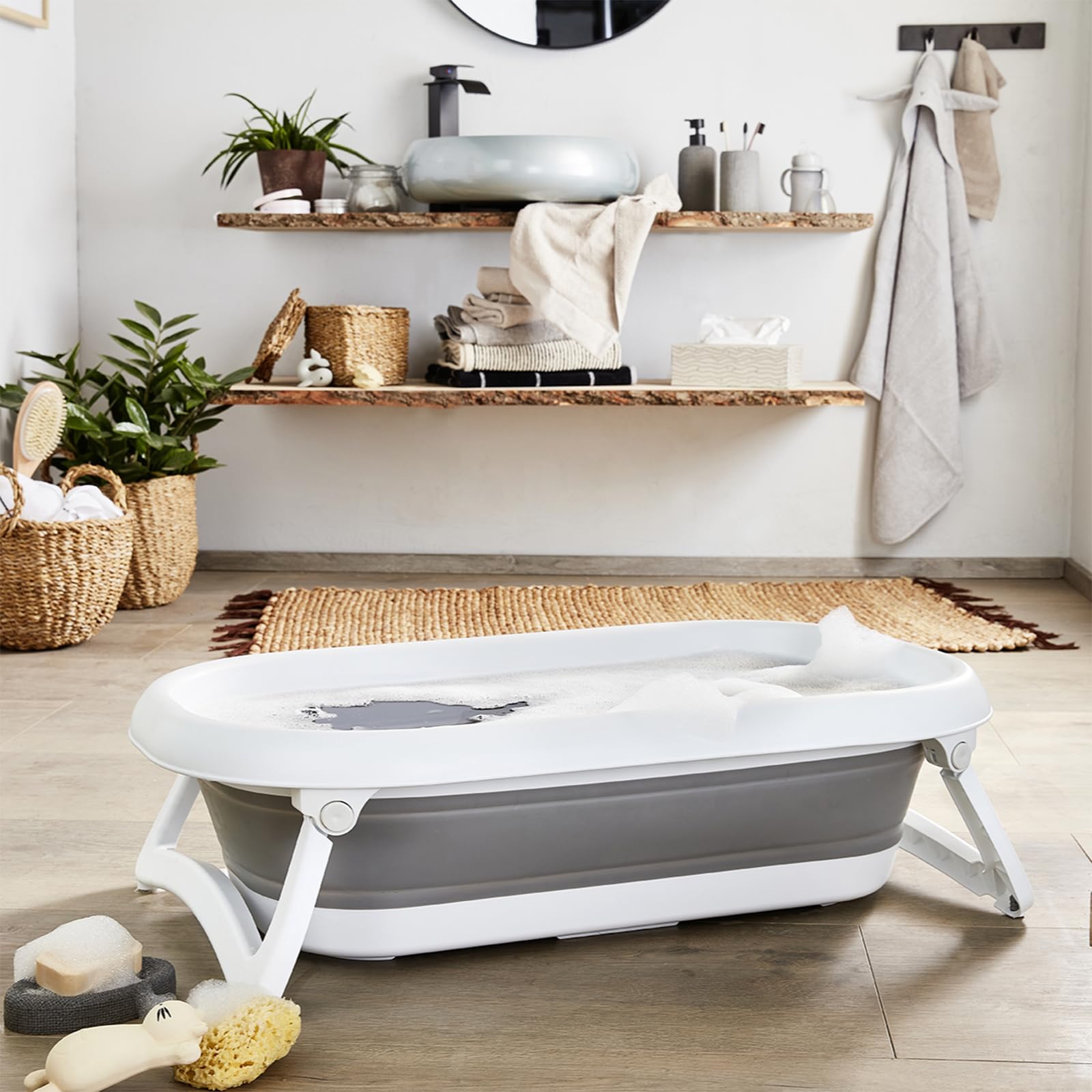 Bundle aus Rotho Babydesign Baby Badewanne Faltbar 2 Go, Für Babys ab 0 Monaten, 82 x 48,5 x 22 cm, Grau/Weiß, + Playgro Badeboote, 3 Stück, BPA-frei, Ab 6 Monaten, Bright Baby Boats, Blau/Rot/Gelb