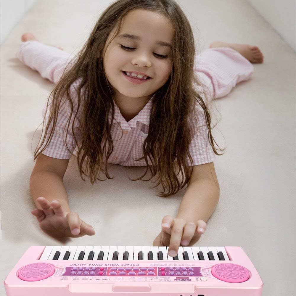 Comparison of piano key sizes, highlighting the larger keys of the BIGFUN keyboard