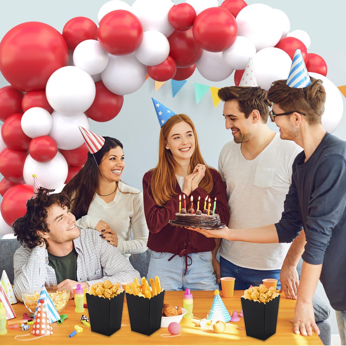 12 kleine popcornzakjes in de vorm van een bioscoopfeestje, rood 12 kleine popcornzakjes in de vorm van een bioscoopfeestje, rood