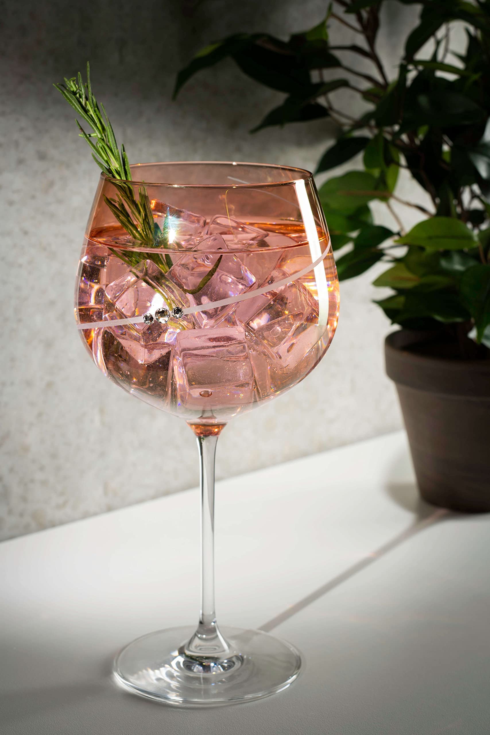 DIAMANTE Verre à gin rose avec motif silhouette rose – Verre coloré rose avec cristaux pour la Saint-Valentin, la fête des mères, Noël dans une boîte cadeau