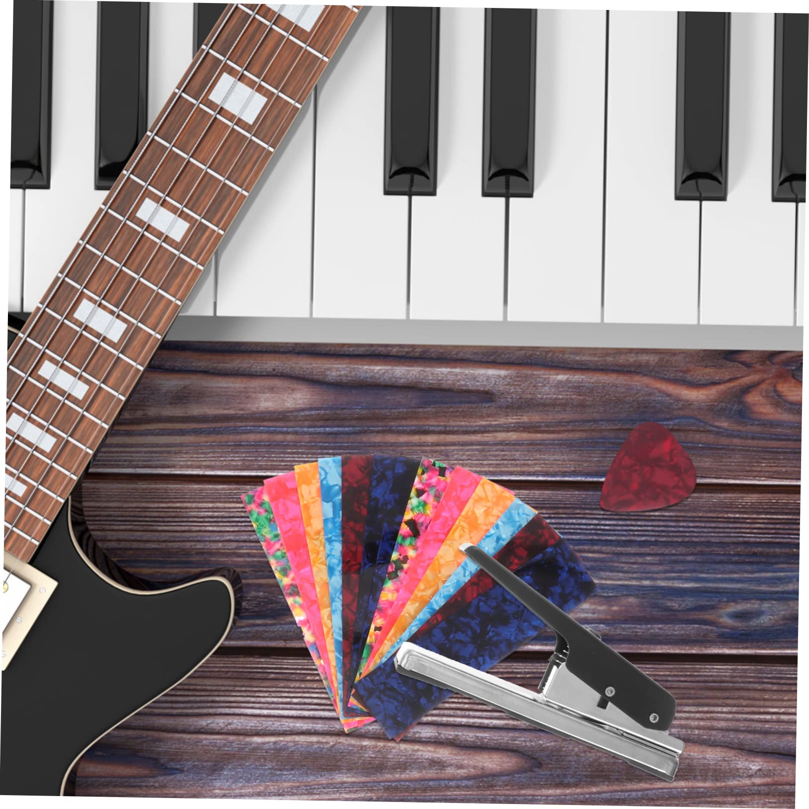 Gitarrenplektrum B 29 Stück aus Eisen und Celluloid | Plektrum Stanze für Gitarrenbauer, 1, Schlichtes Kreatives Bastelwerkzeug, Fein Verarbeitet Zufällige Farbe