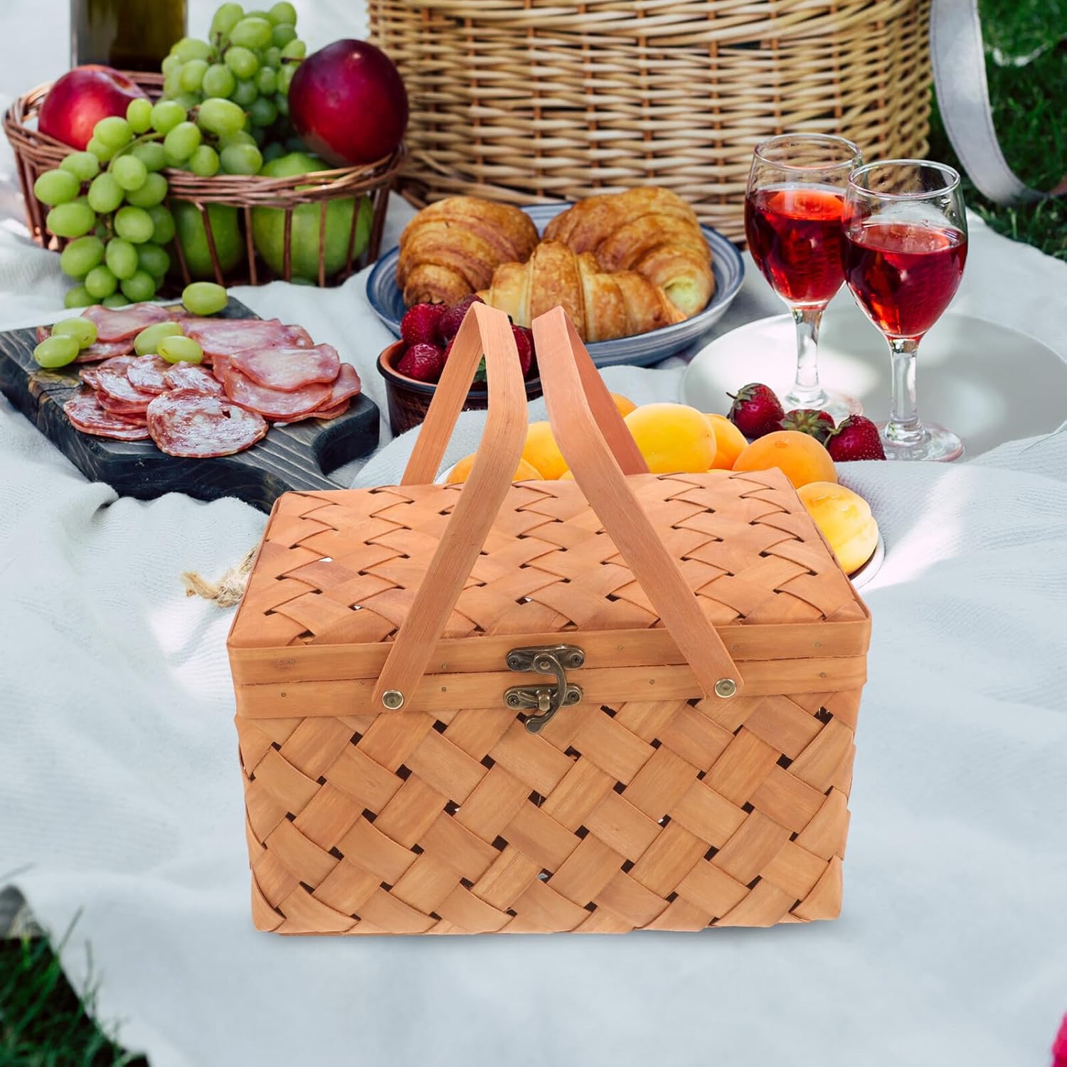 NUOBESTY Woven Picnic Basket with Lid and Handle, Vintage Wooden Panel Storage Basket 32x22x18cm, Multipurpose Fruit and Vegetable Organizer for Outdoor, Home, and Party Use