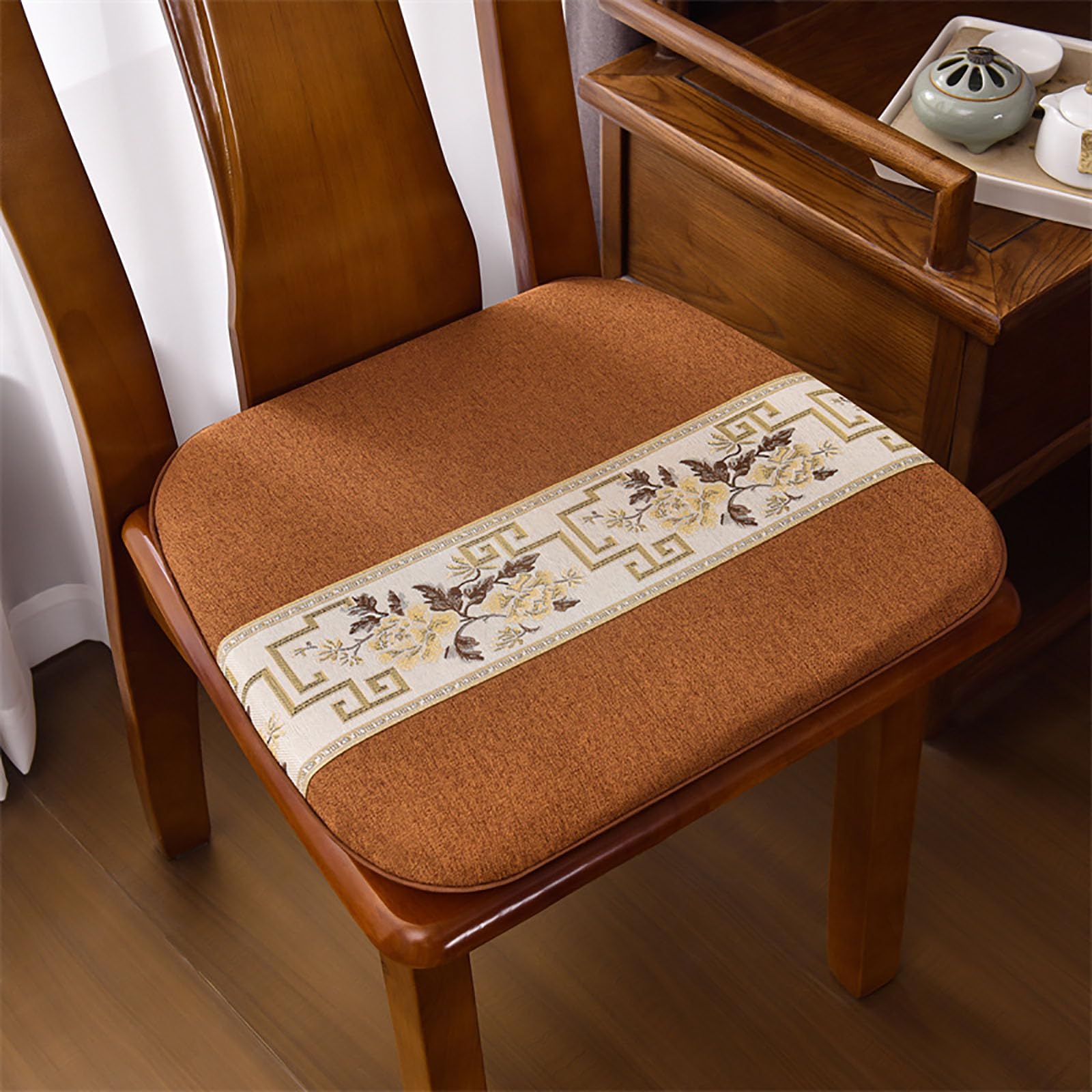 Housses de chaise chinoises en lin pour sublimer vos repas en salle à manger