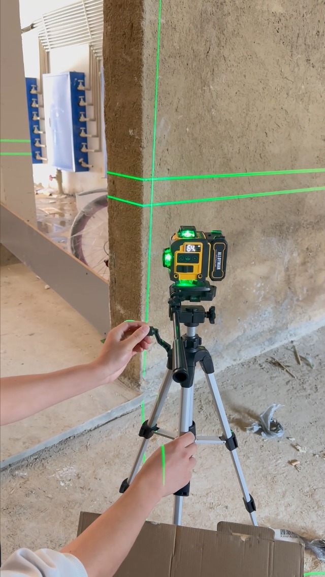Amazon.com: ALLOYMAN Professional Tools: Laser Level with Tripod