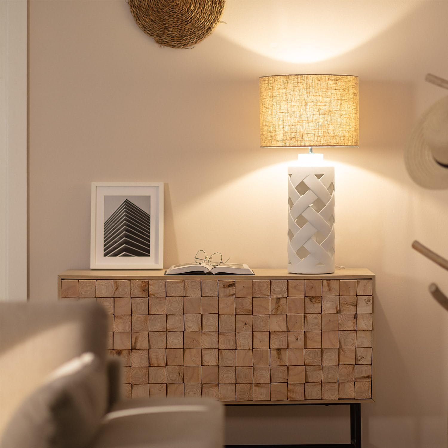 LEDKIA LIGHTING - Lámpara de Mesa Makalu | Diseño Elegante y Moderno | Soporte E27 hasta 40W | Ideal para Salón, Dormitorio, Comedor | Dimensiones: 700x350mm, Blanco, Cerámica, Tela